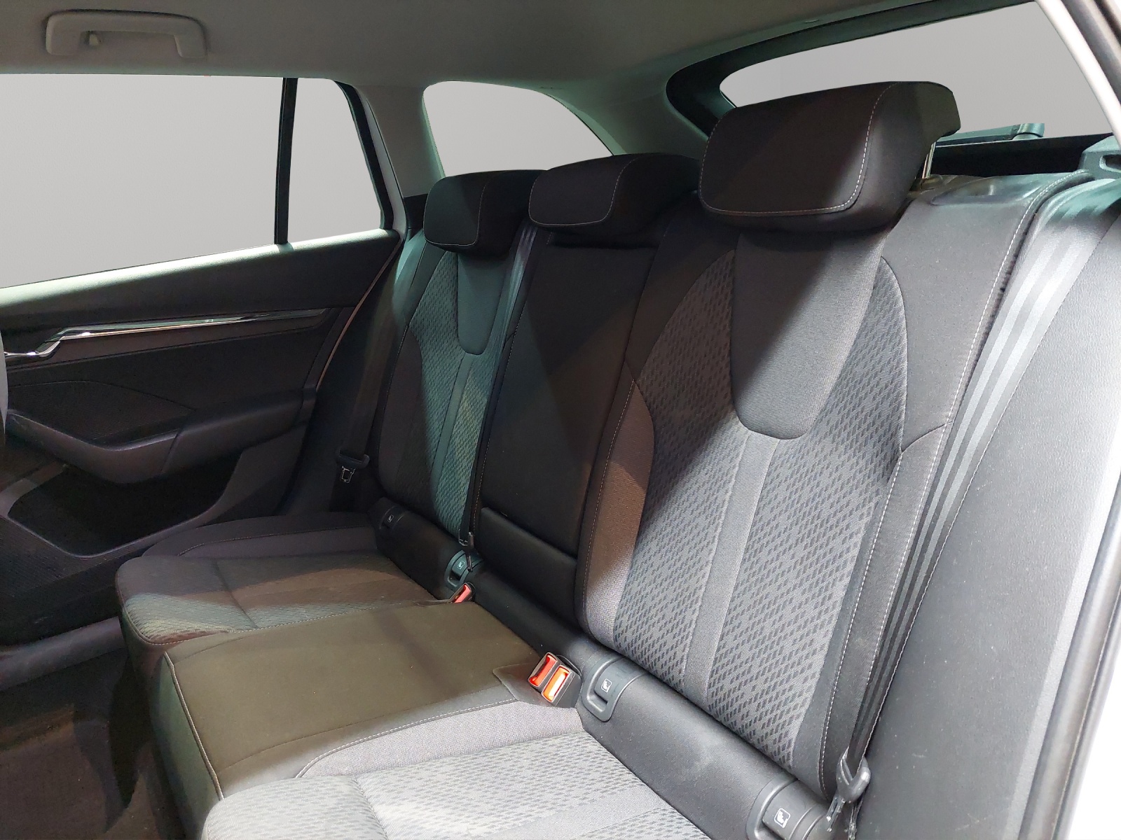 SKODA Octavia Combi 2.0 TDI DSG Style 4x4-image-7