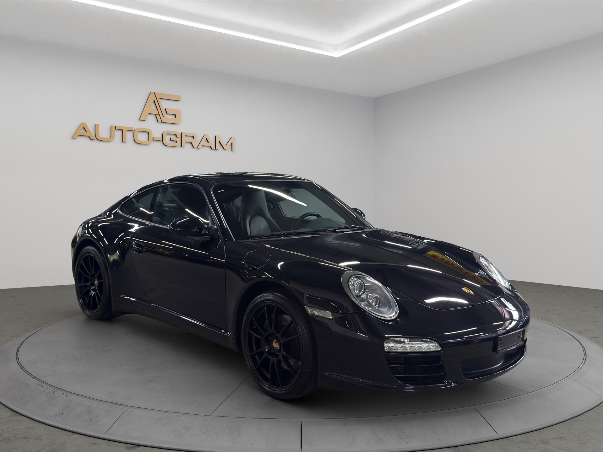 PORSCHE 911 Carrera 4-image-6