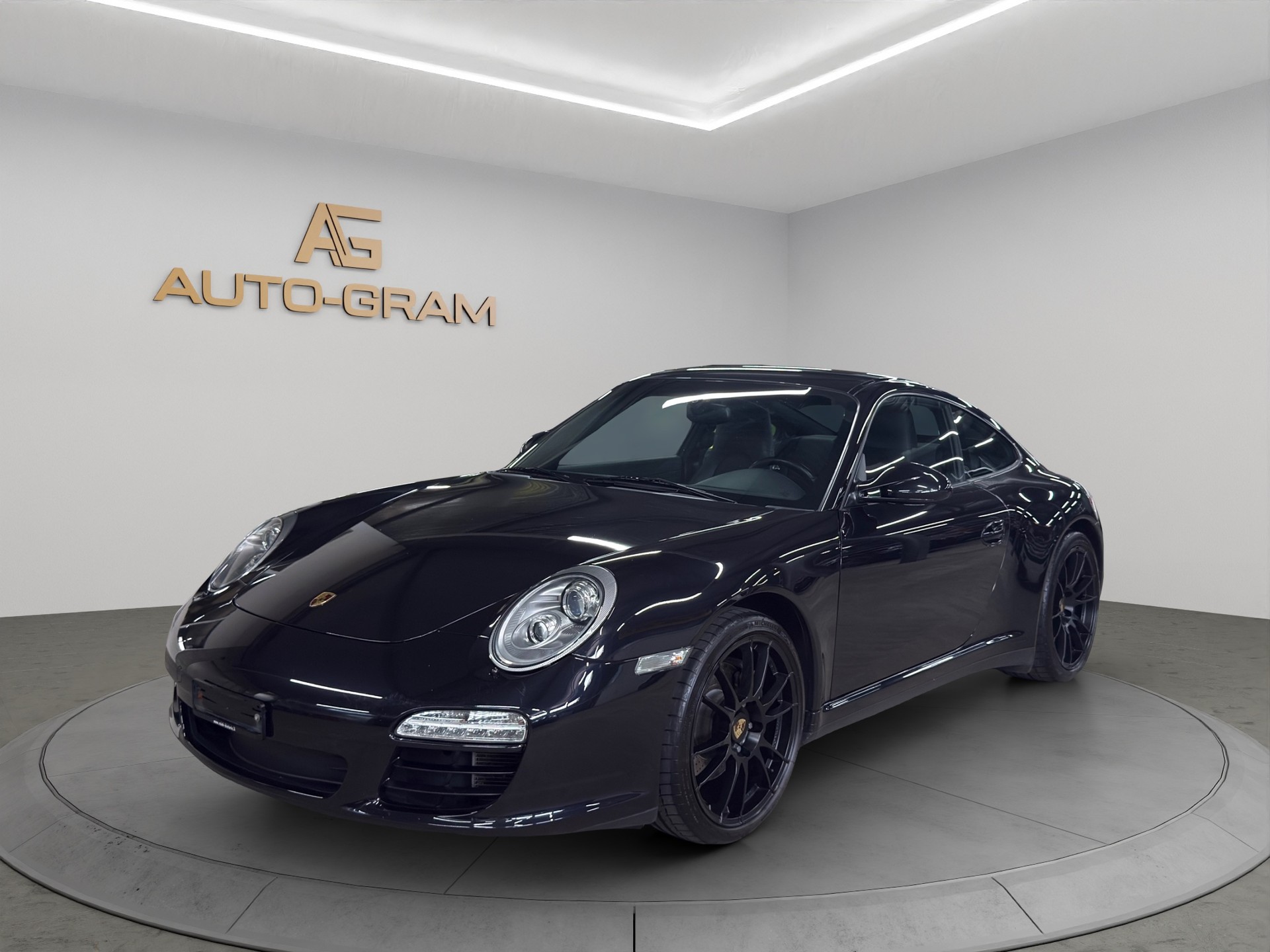 PORSCHE 911 Carrera 4-image-0
