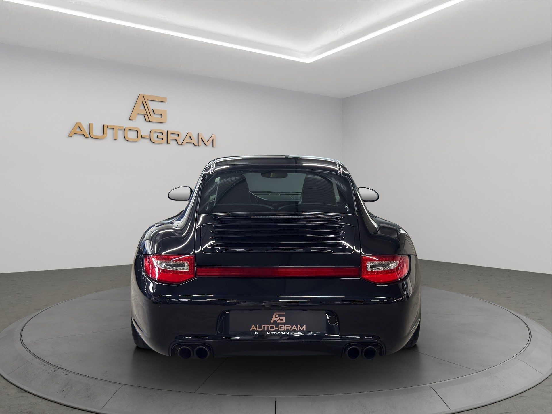 PORSCHE 911 Carrera 4-image-3
