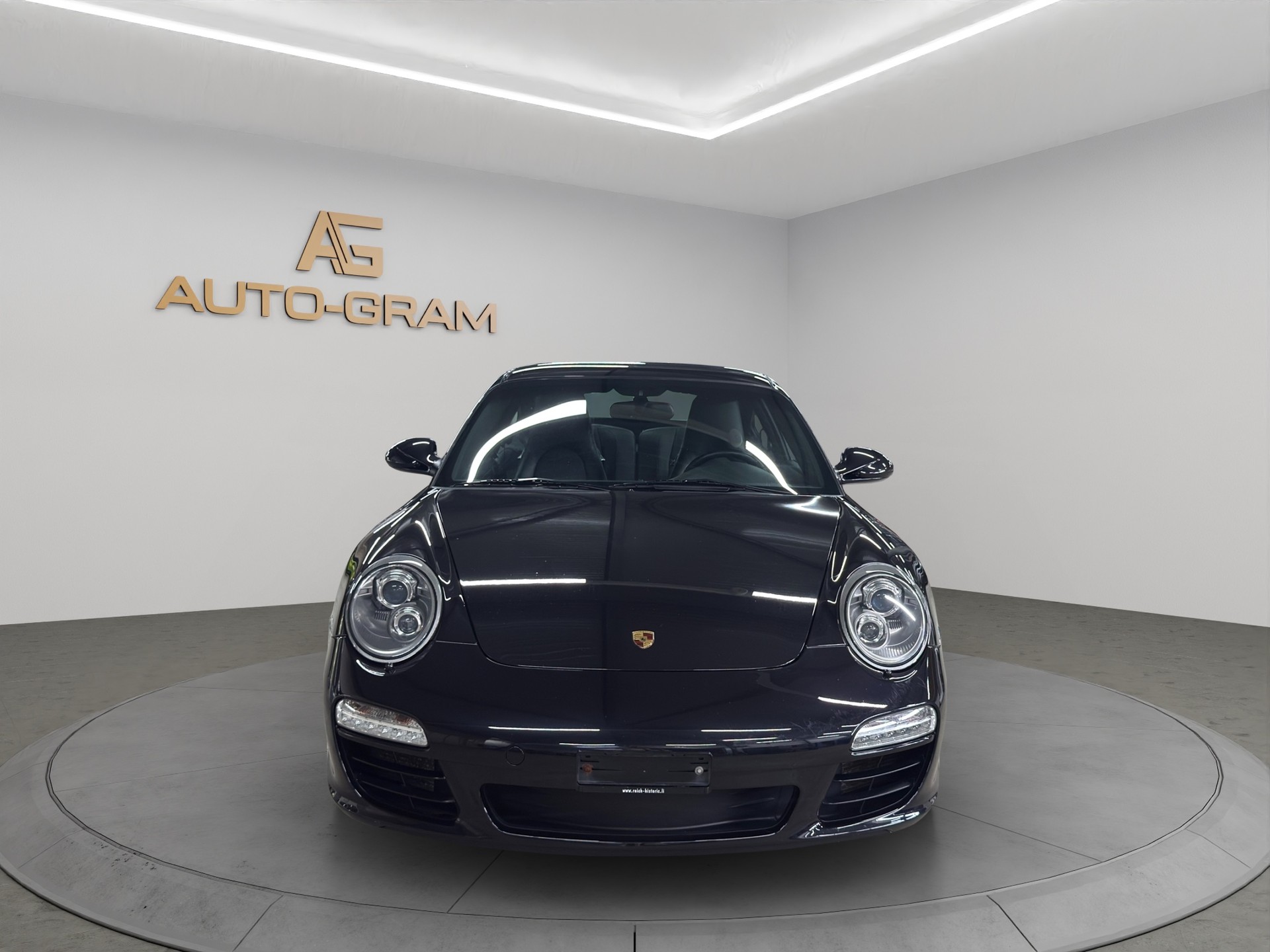 PORSCHE 911 Carrera 4-image-7