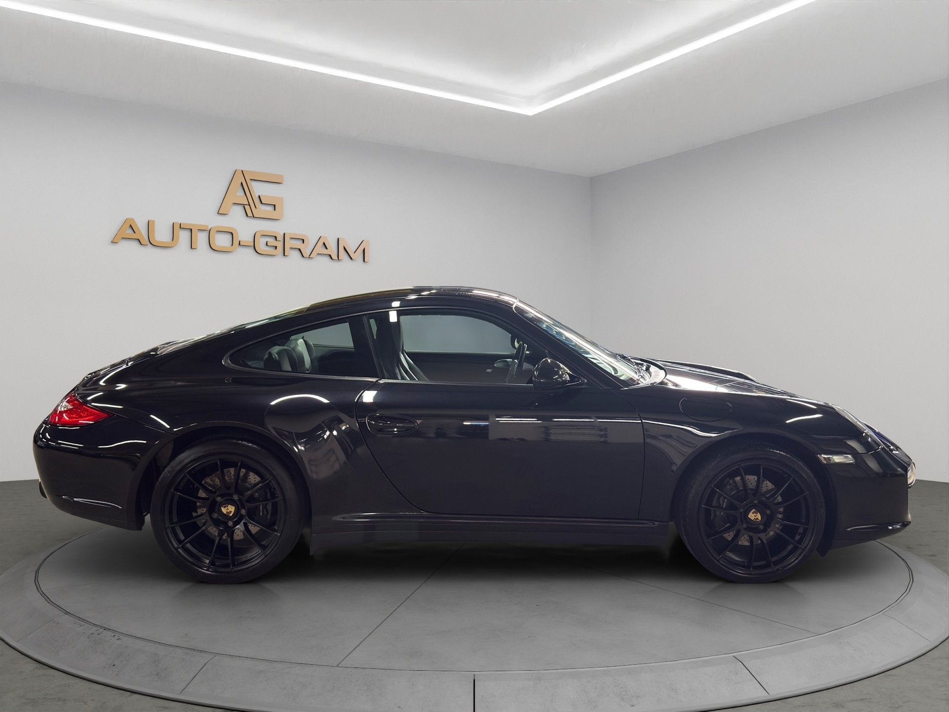 PORSCHE 911 Carrera 4-image-5