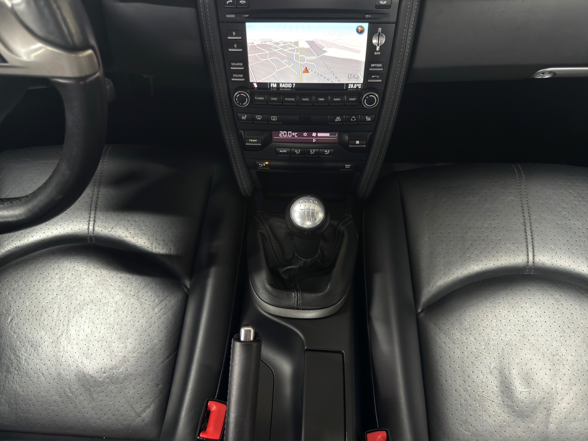 PORSCHE 911 Carrera 4-image-19