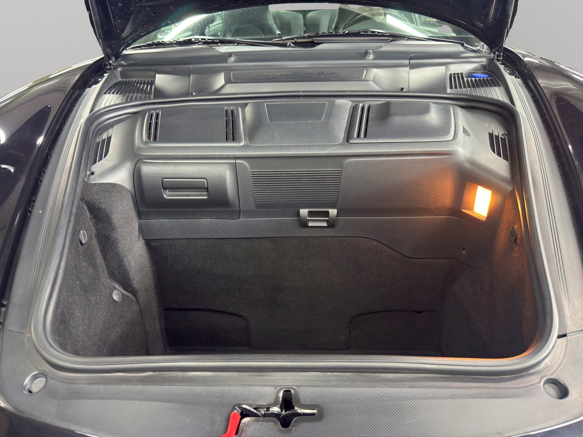 PORSCHE 911 Carrera 4-image-23