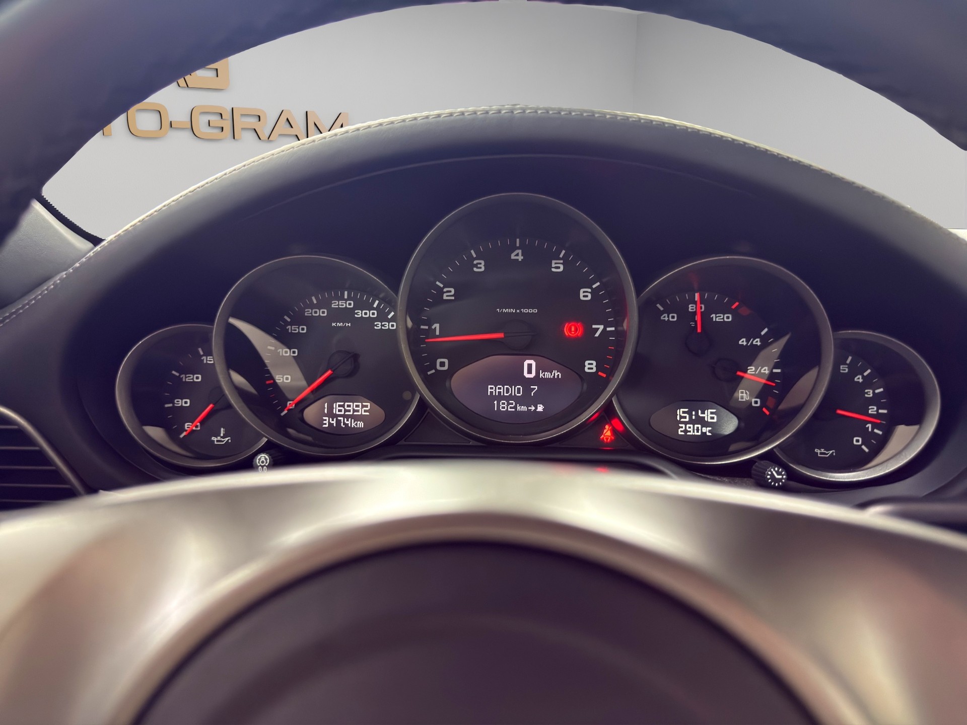 PORSCHE 911 Carrera 4-image-17
