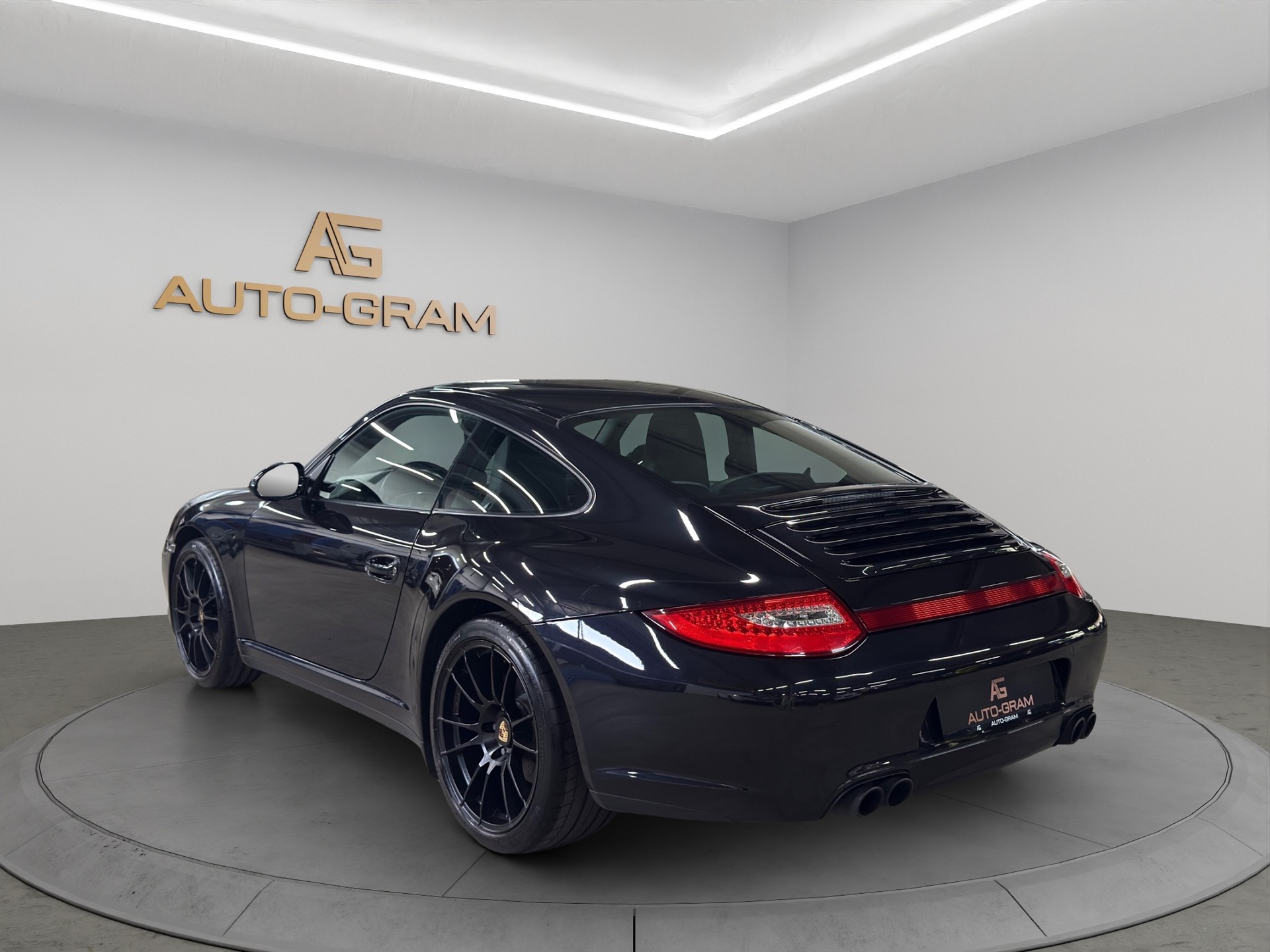 PORSCHE 911 Carrera 4-image-2