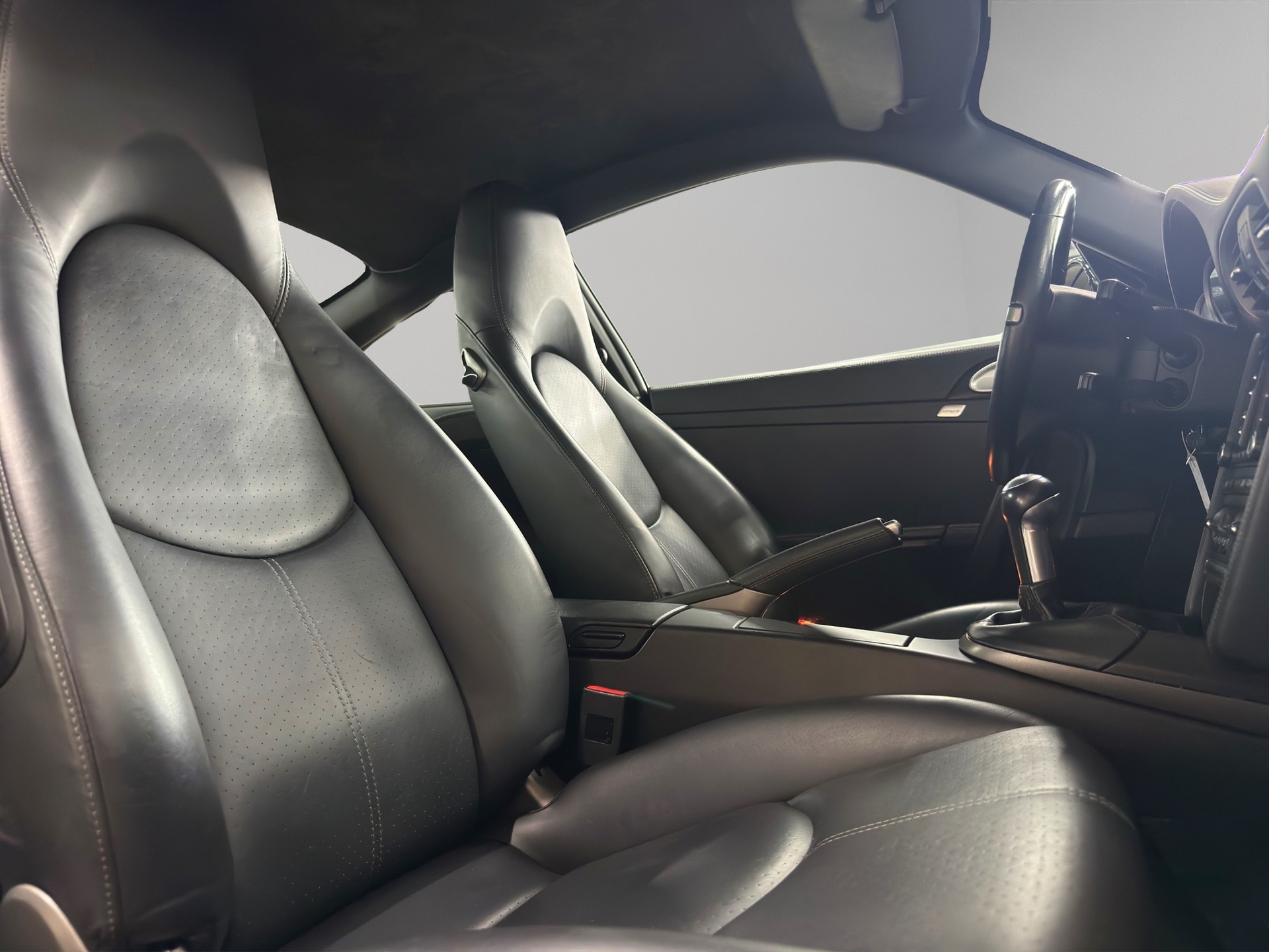PORSCHE 911 Carrera 4-image-13
