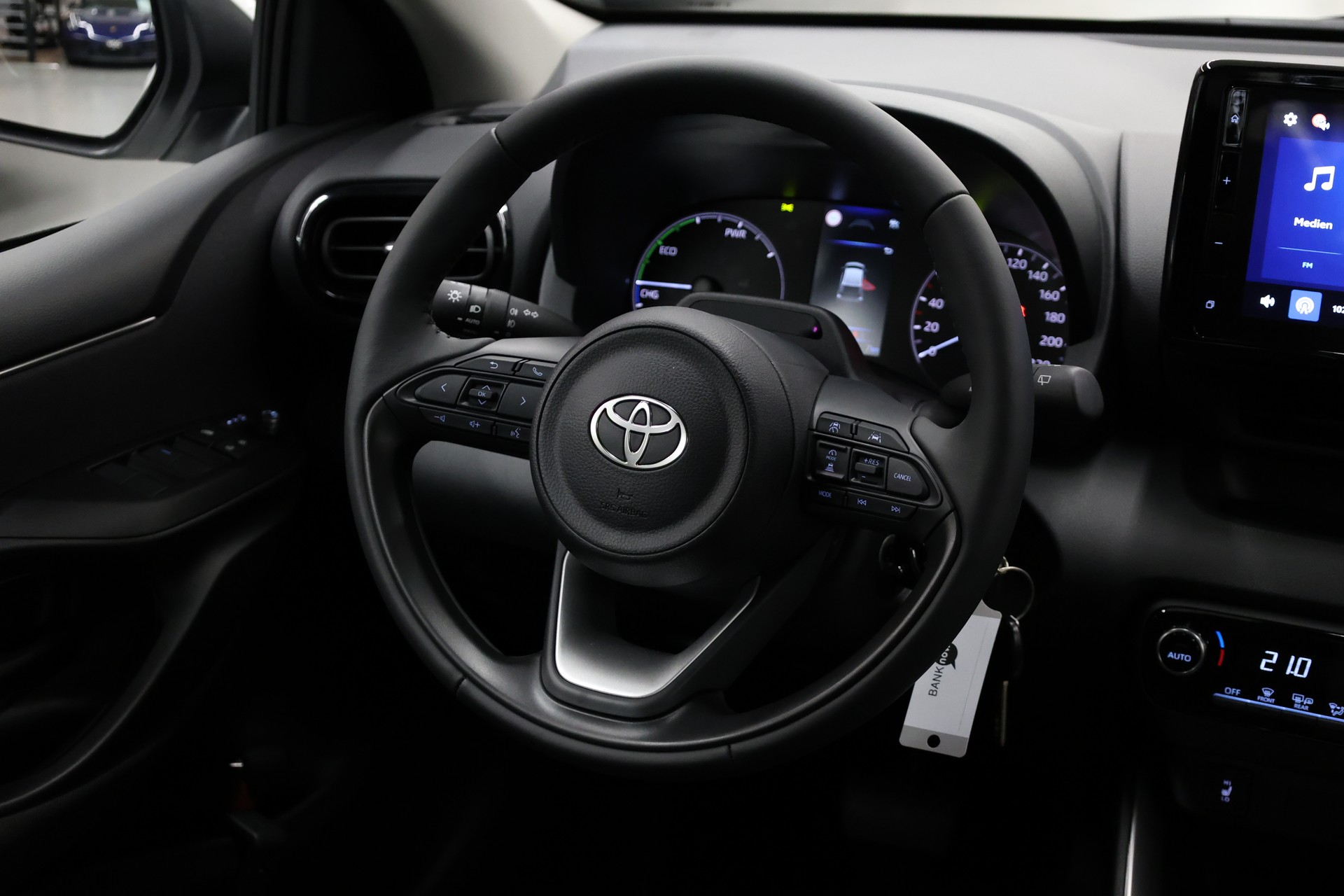 TOYOTA Yaris 1.5 Active Drive e-CVT-image-21