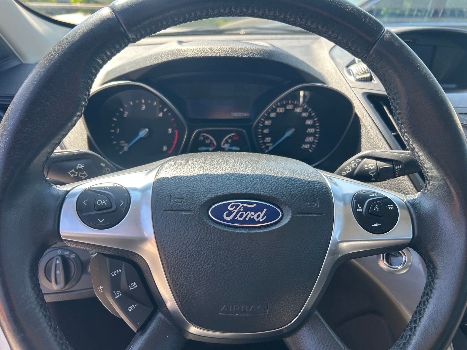 FORD Kuga 2.0 TDCi Carving 4WD PowerShift-image-10