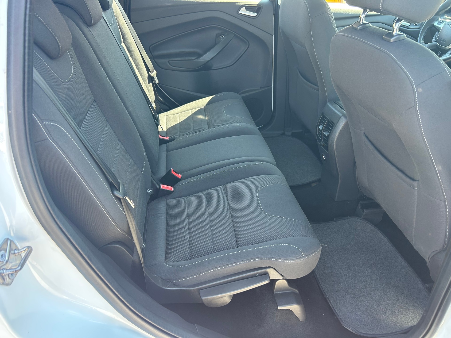 FORD Kuga 2.0 TDCi Carving 4WD PowerShift-image-8