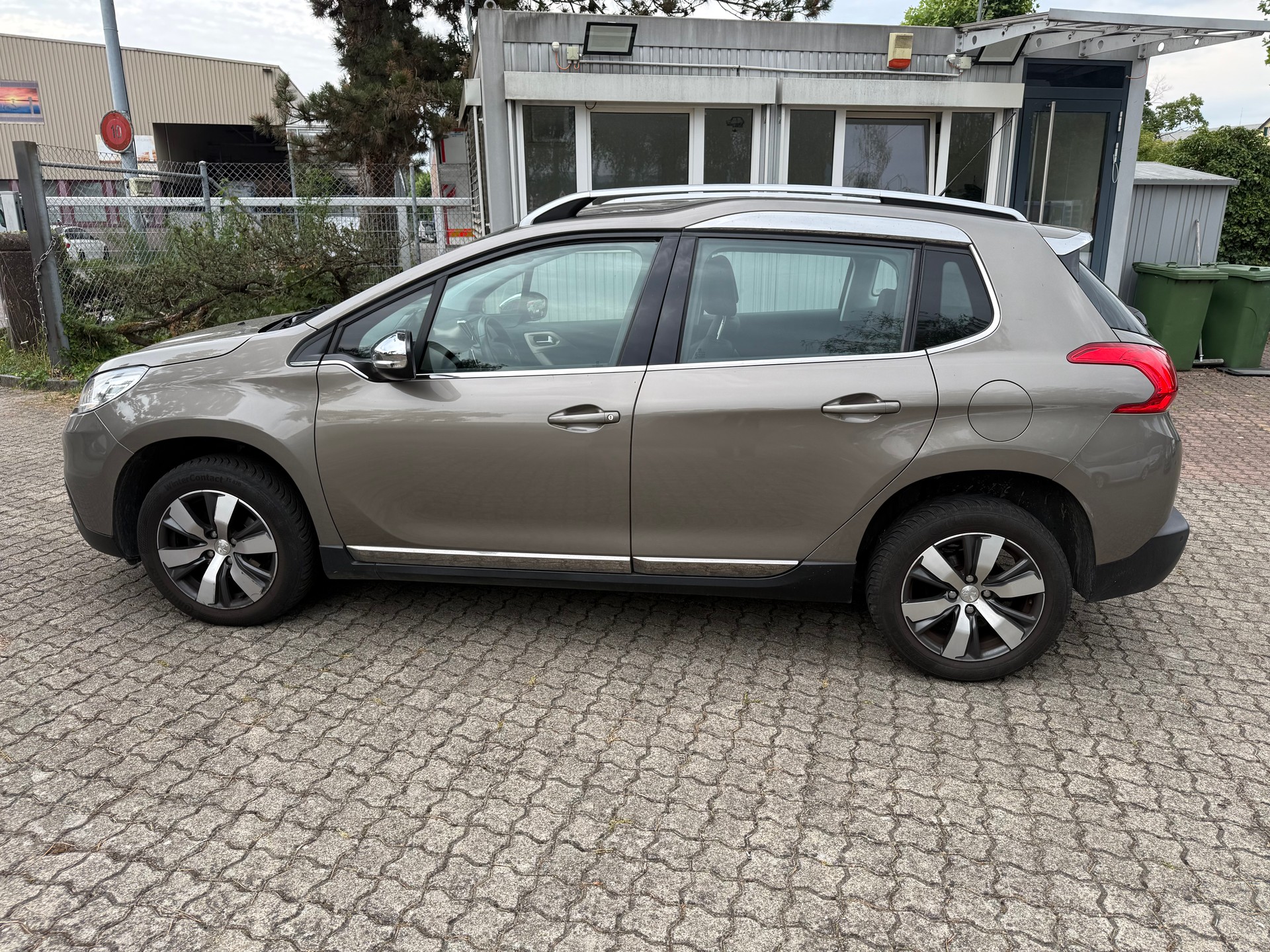 PEUGEOT 2008 1.6 e-HDi Allure EGS6-image-7