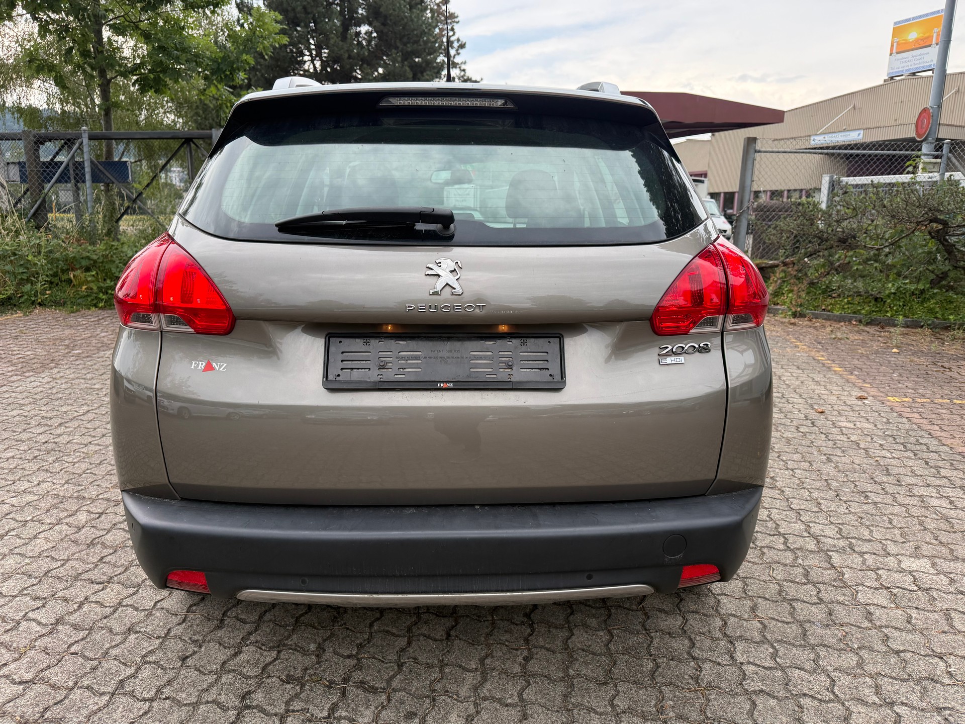 PEUGEOT 2008 1.6 e-HDi Allure EGS6-image-5
