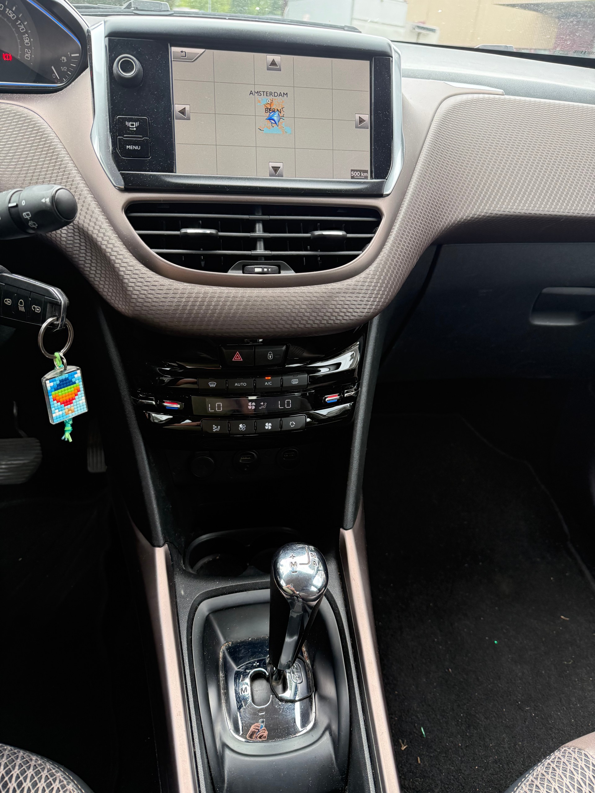 PEUGEOT 2008 1.6 e-HDi Allure EGS6-image-11