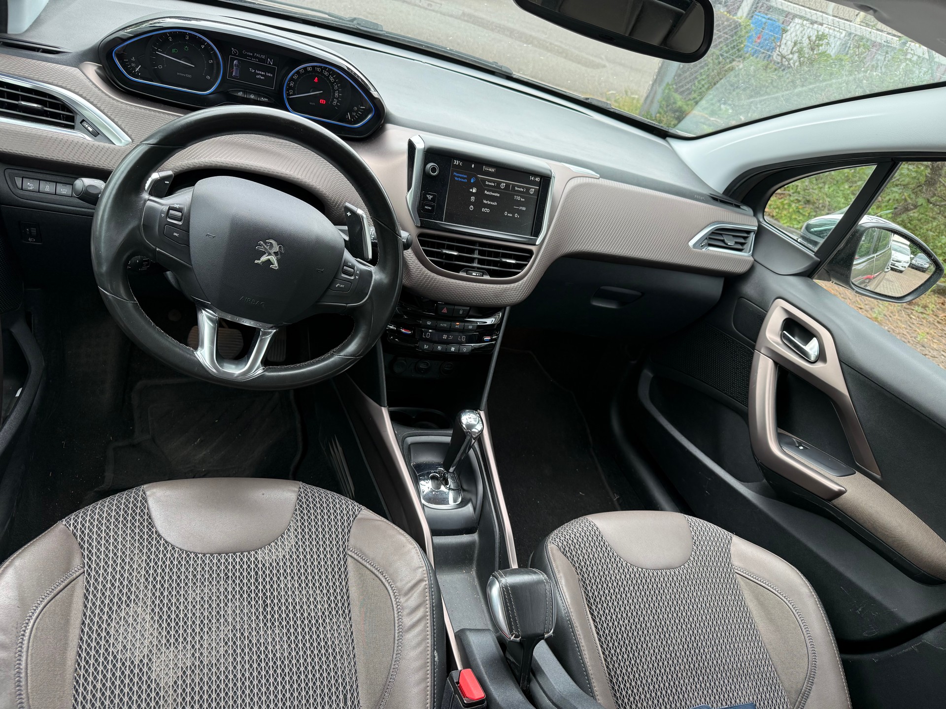 PEUGEOT 2008 1.6 e-HDi Allure EGS6-image-9