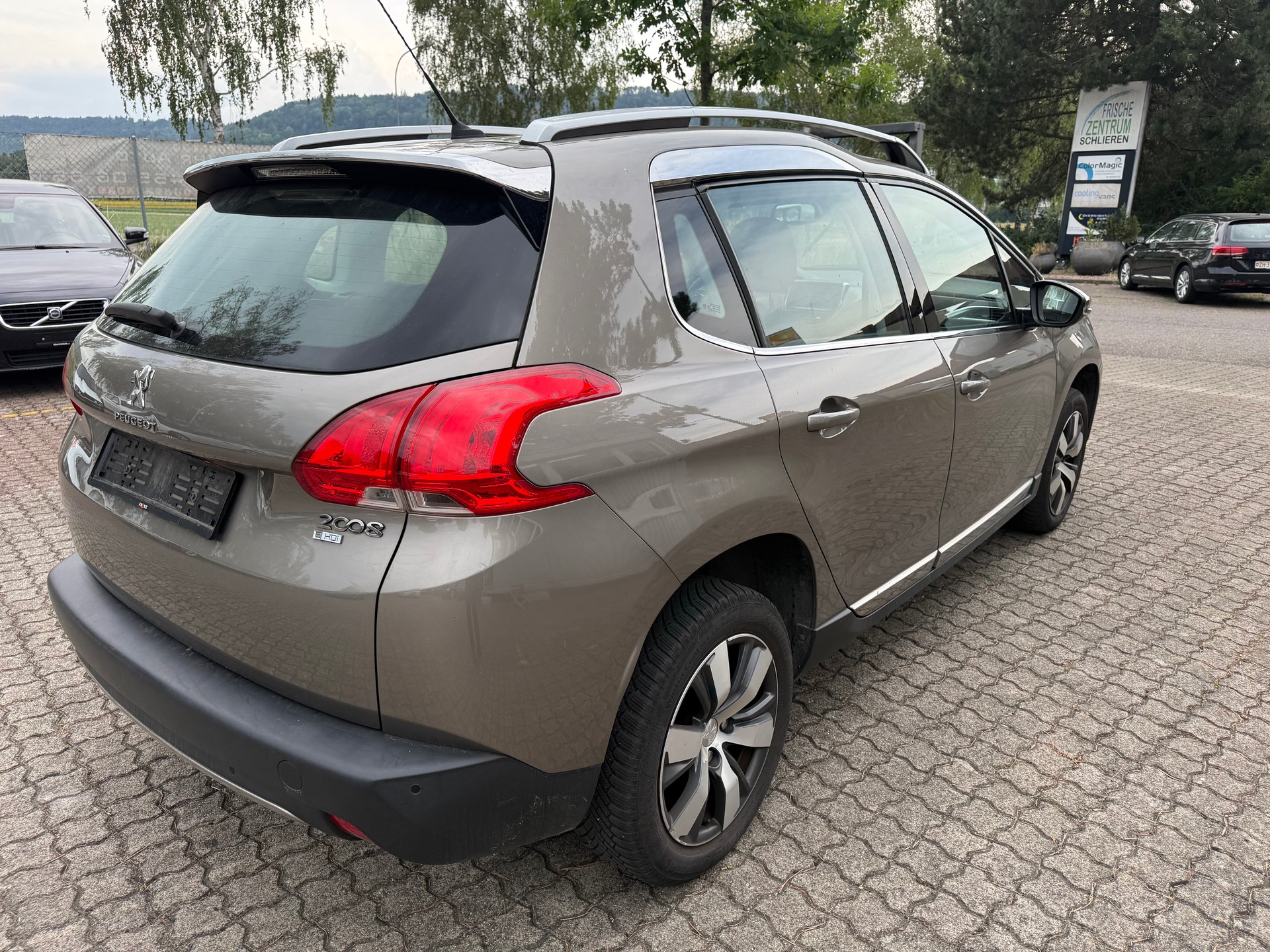 PEUGEOT 2008 1.6 e-HDi Allure EGS6-image-4