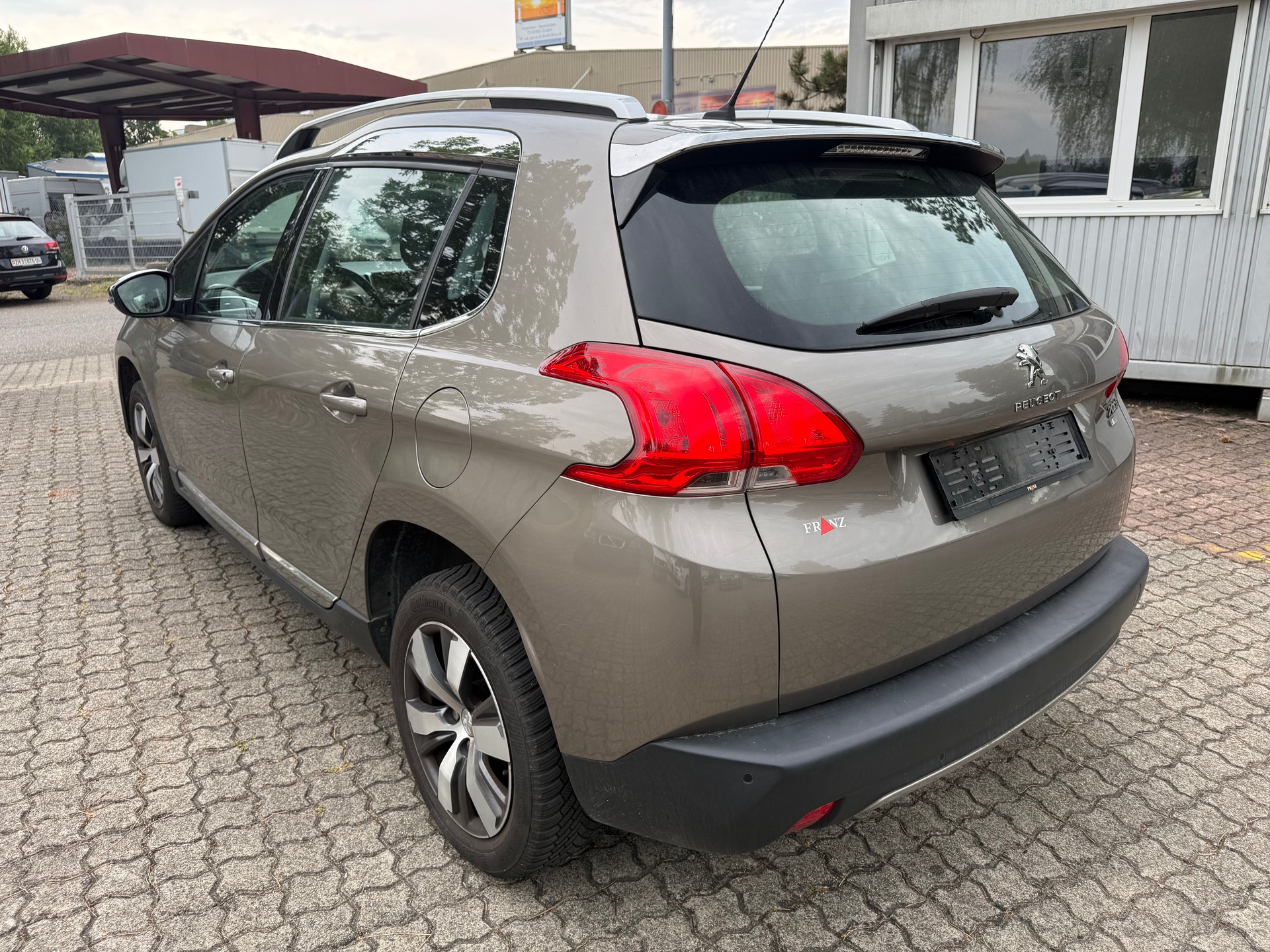 PEUGEOT 2008 1.6 e-HDi Allure EGS6-image-6
