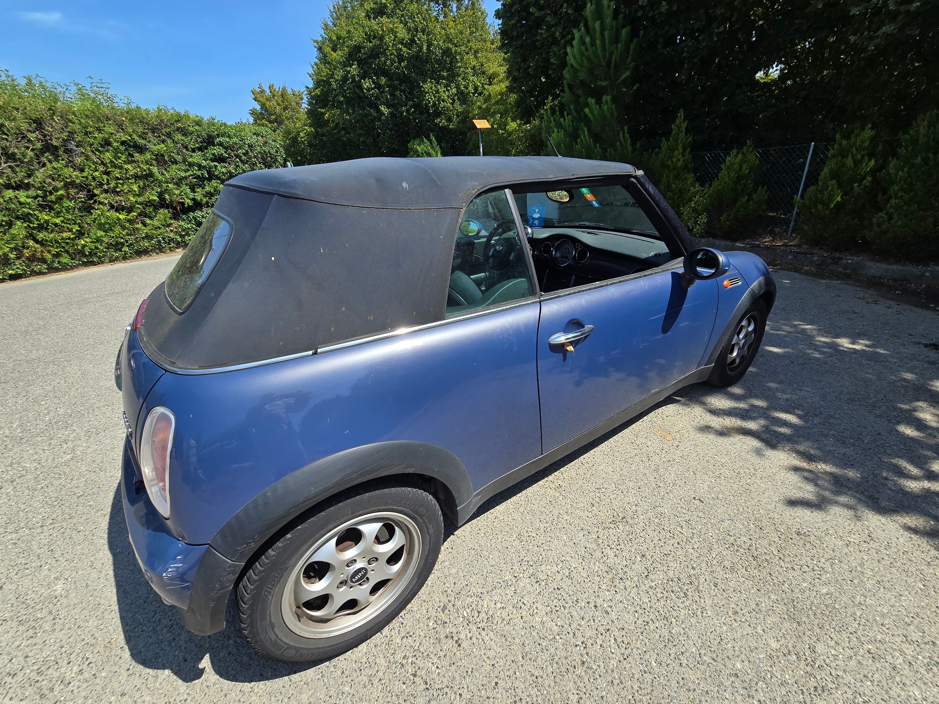 MINI Cooper Cabriolet-image-3