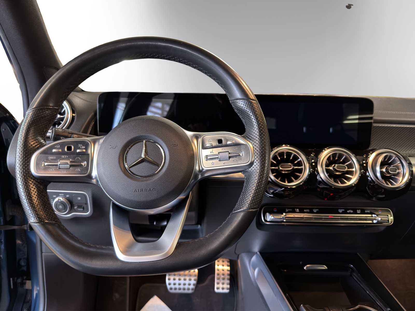 MERCEDES-BENZ GLB 220 d AMG Line 8G-Tronic-image-11