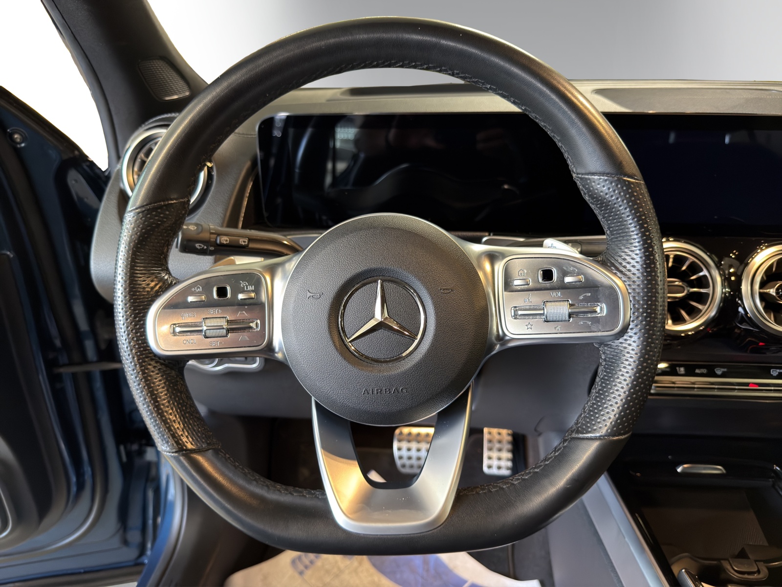 MERCEDES-BENZ GLB 220 d AMG Line 8G-Tronic-image-12