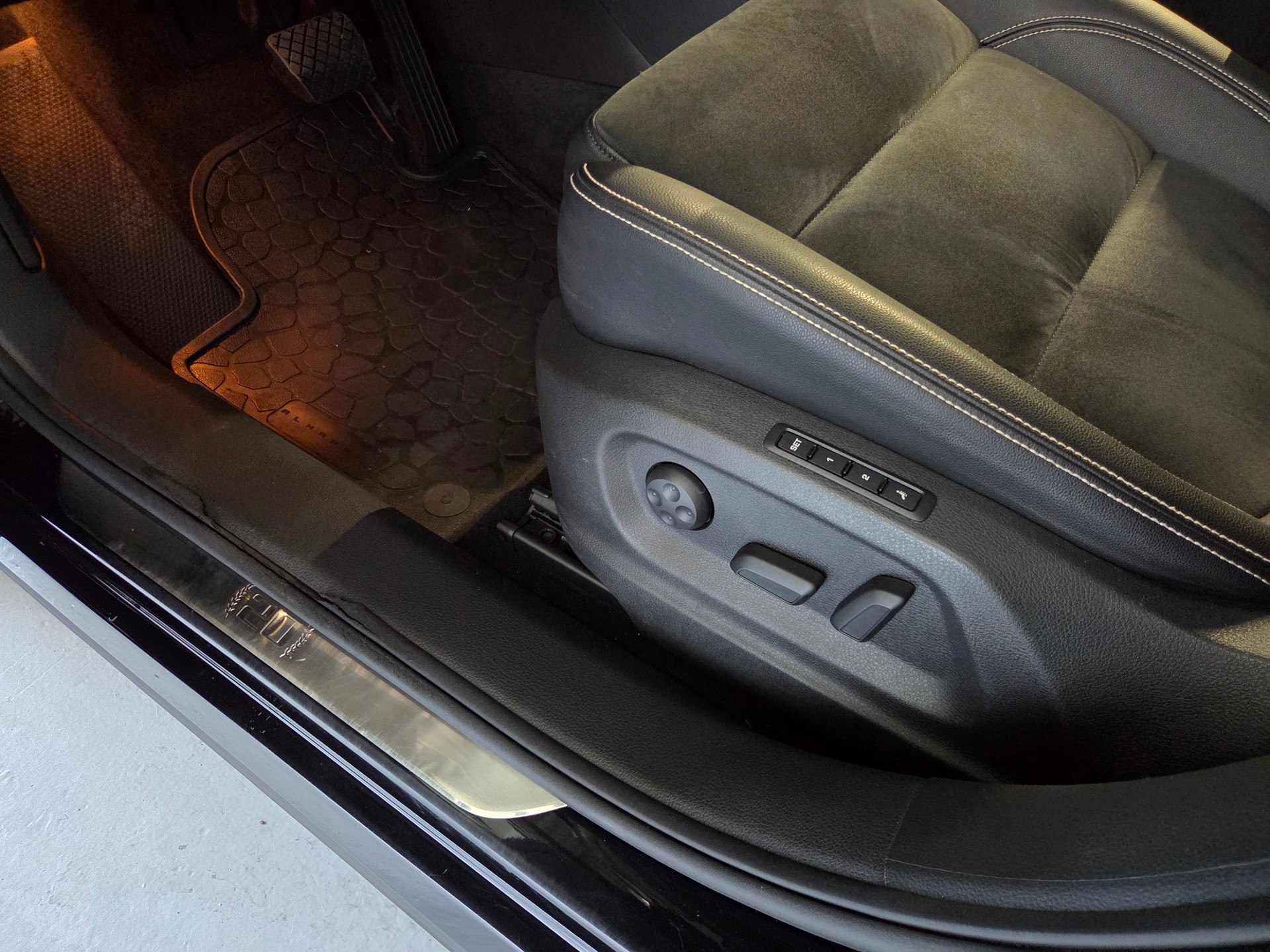 SEAT Alhambra 2.0 TDI 20th Anniversary 4x4 7-Plätzer-image-14