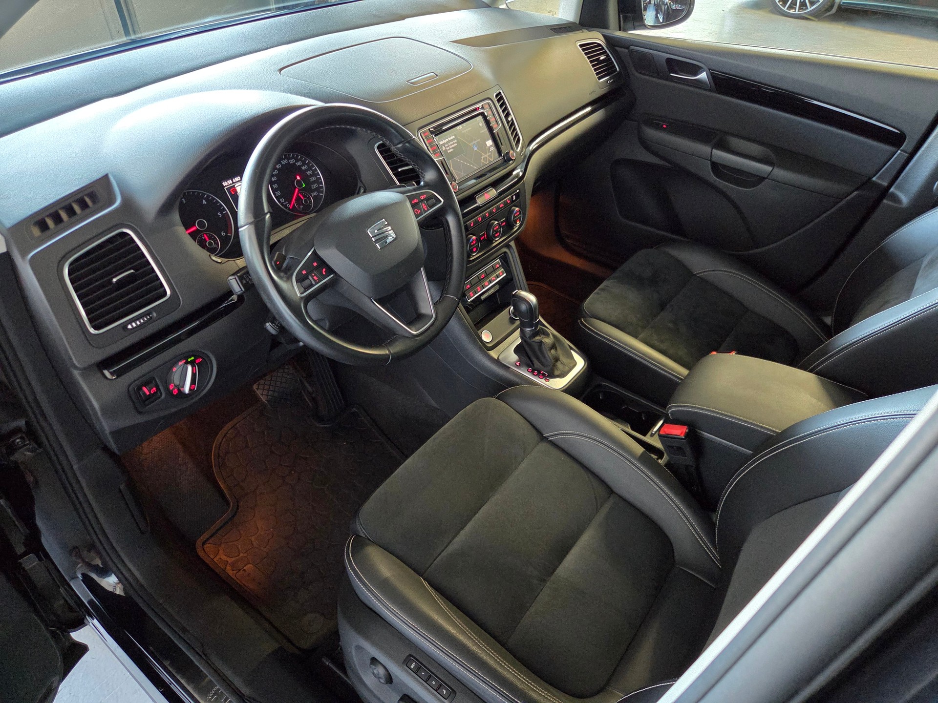 SEAT Alhambra 2.0 TDI 20th Anniversary 4x4 7-Plätzer-image-16