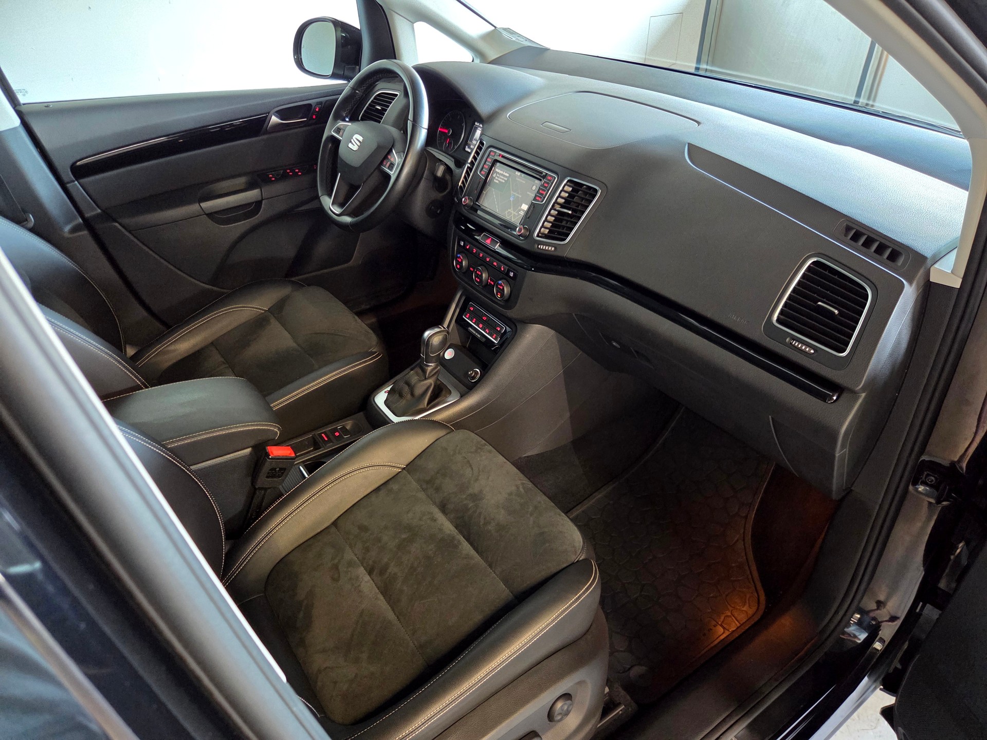 SEAT Alhambra 2.0 TDI 20th Anniversary 4x4 7-Plätzer-image-6