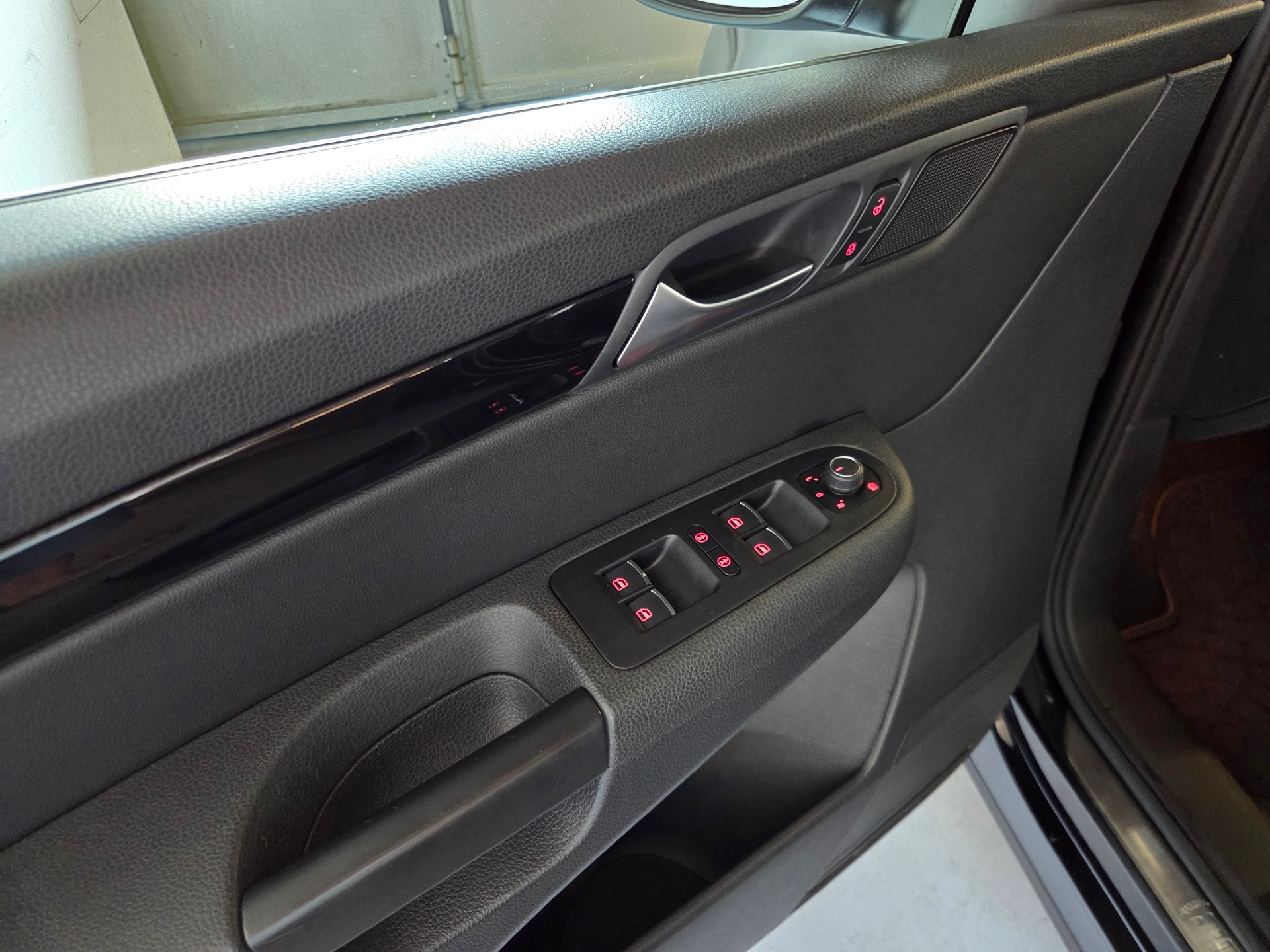 SEAT Alhambra 2.0 TDI 20th Anniversary 4x4 7-Plätzer-image-17