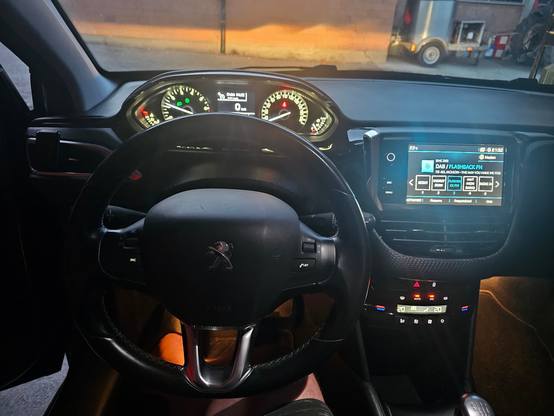 PEUGEOT 1.2 PureTech Allure S/S-image-2