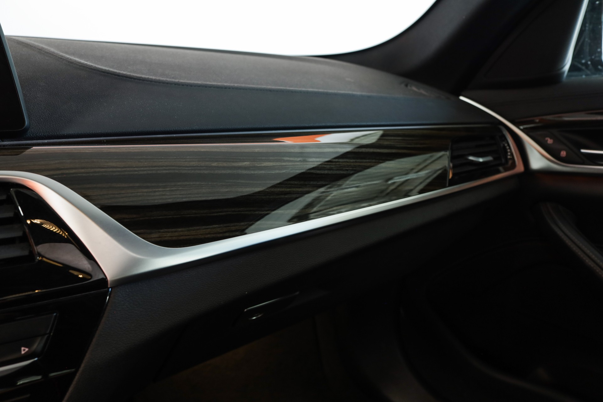 BMW 540i xDrive Touring Steptronic-image-15