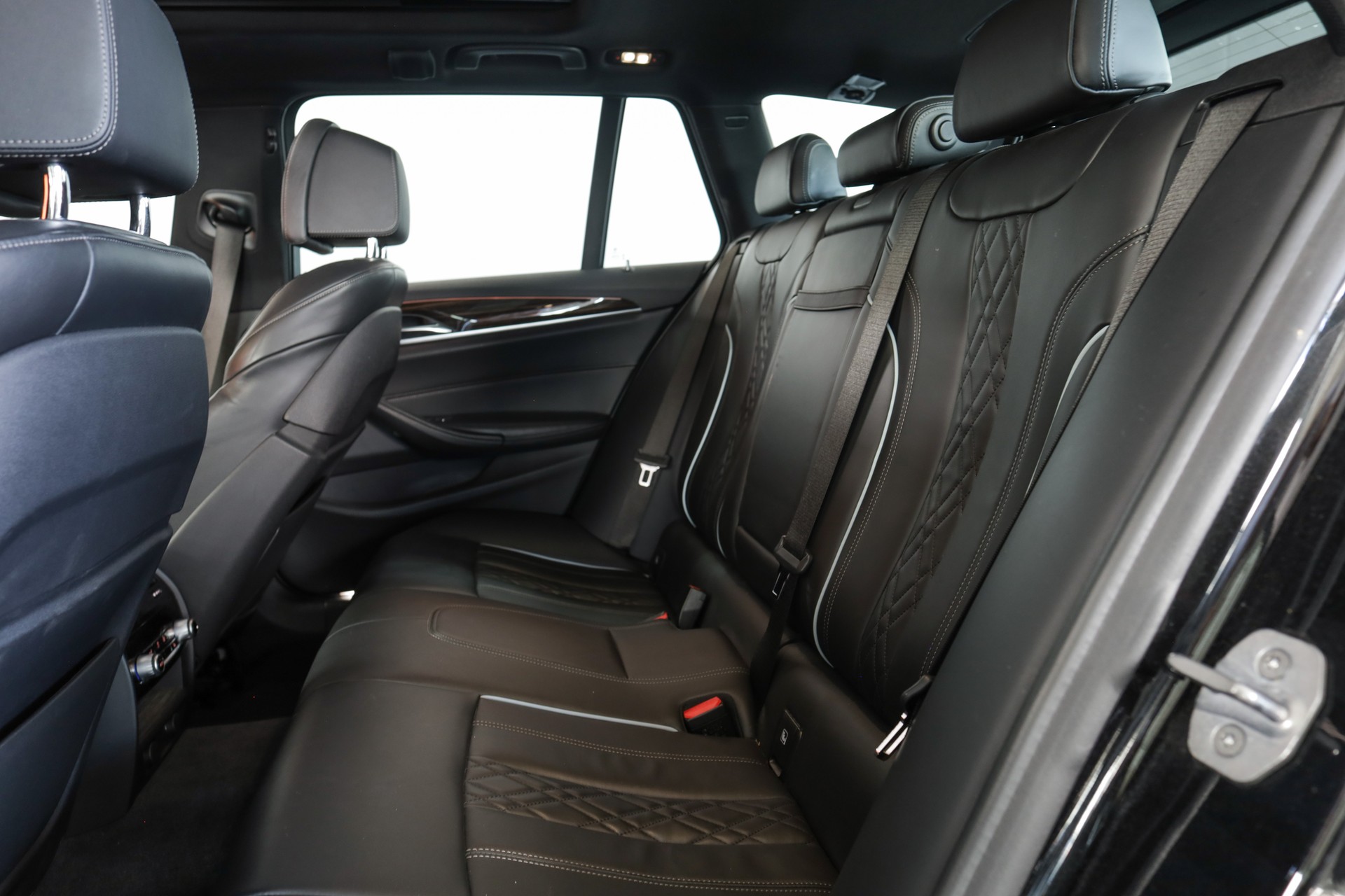 BMW 540i xDrive Touring Steptronic-image-10