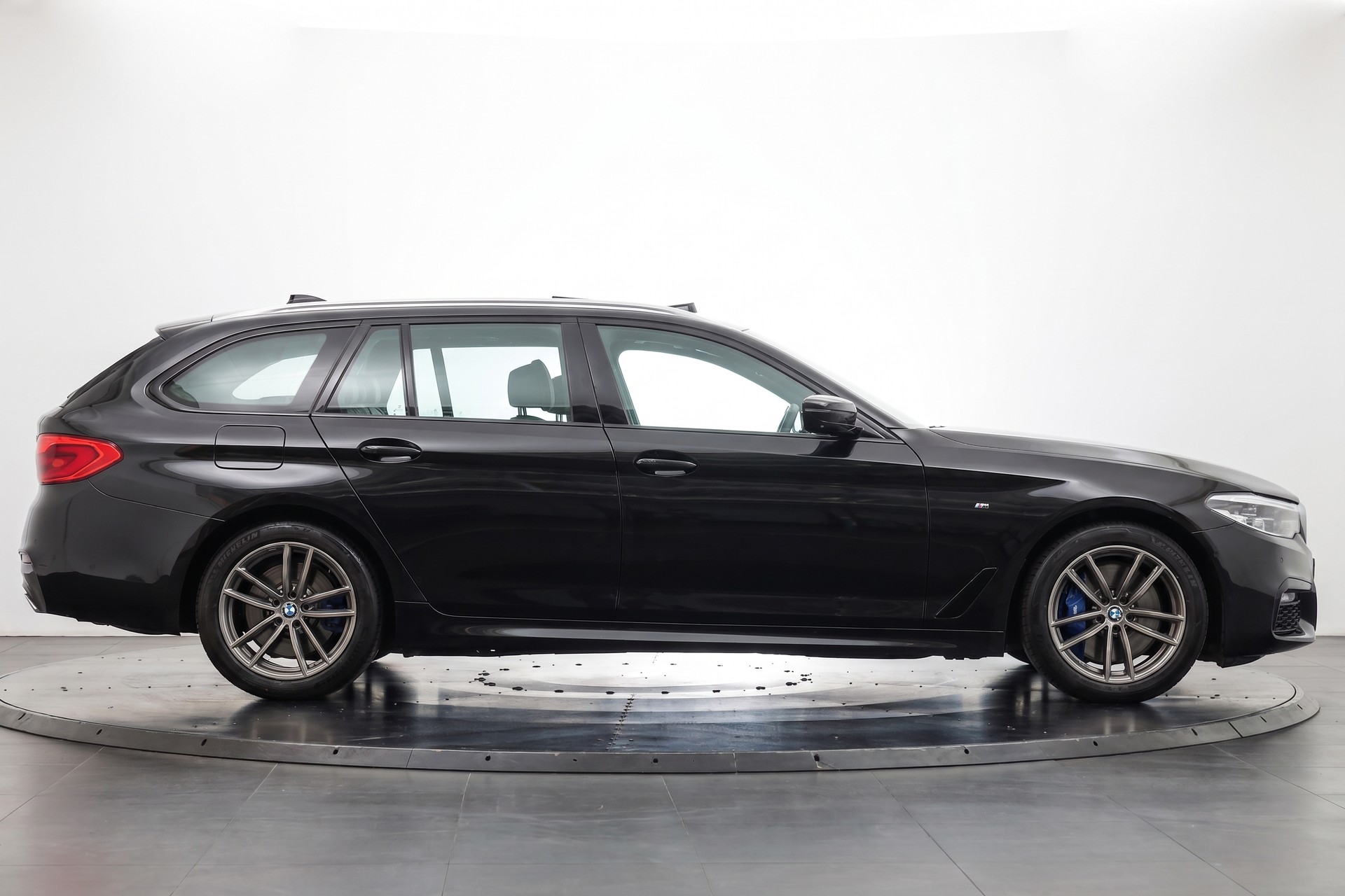BMW 540i xDrive Touring Steptronic-image-4