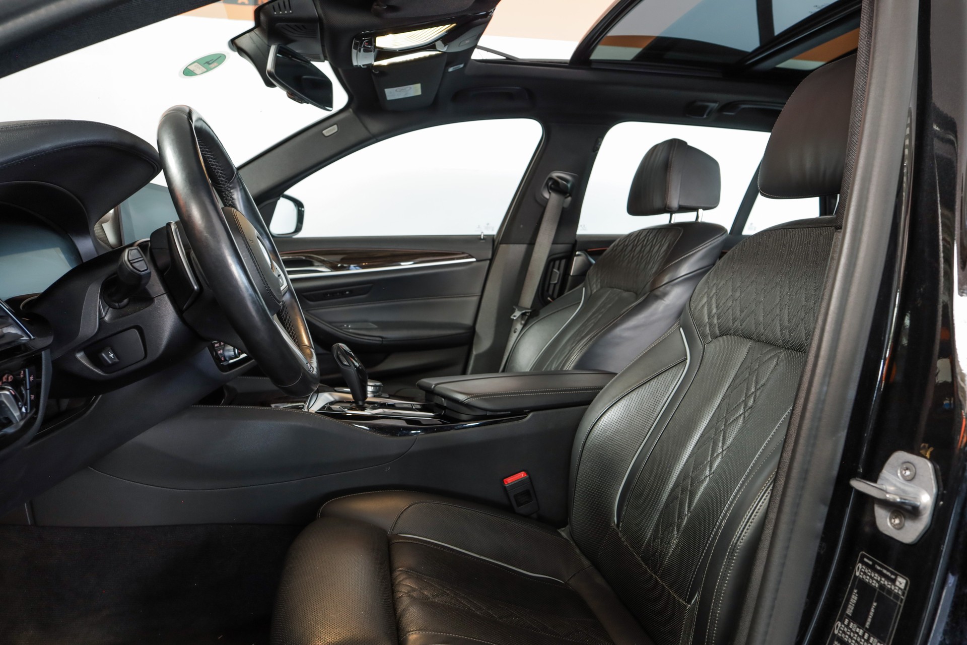 BMW 540i xDrive Touring Steptronic-image-8