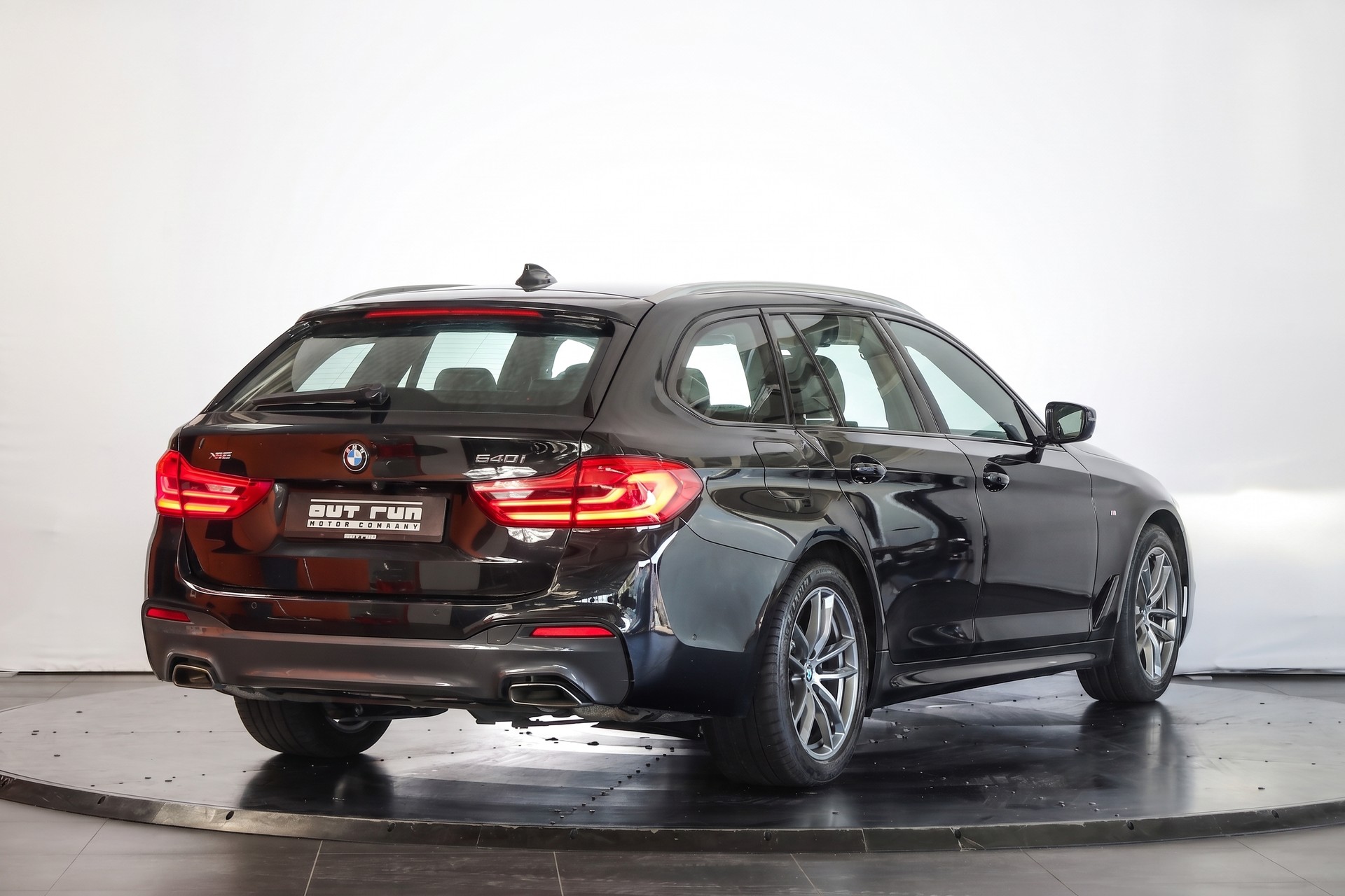 BMW 540i xDrive Touring Steptronic-image-3