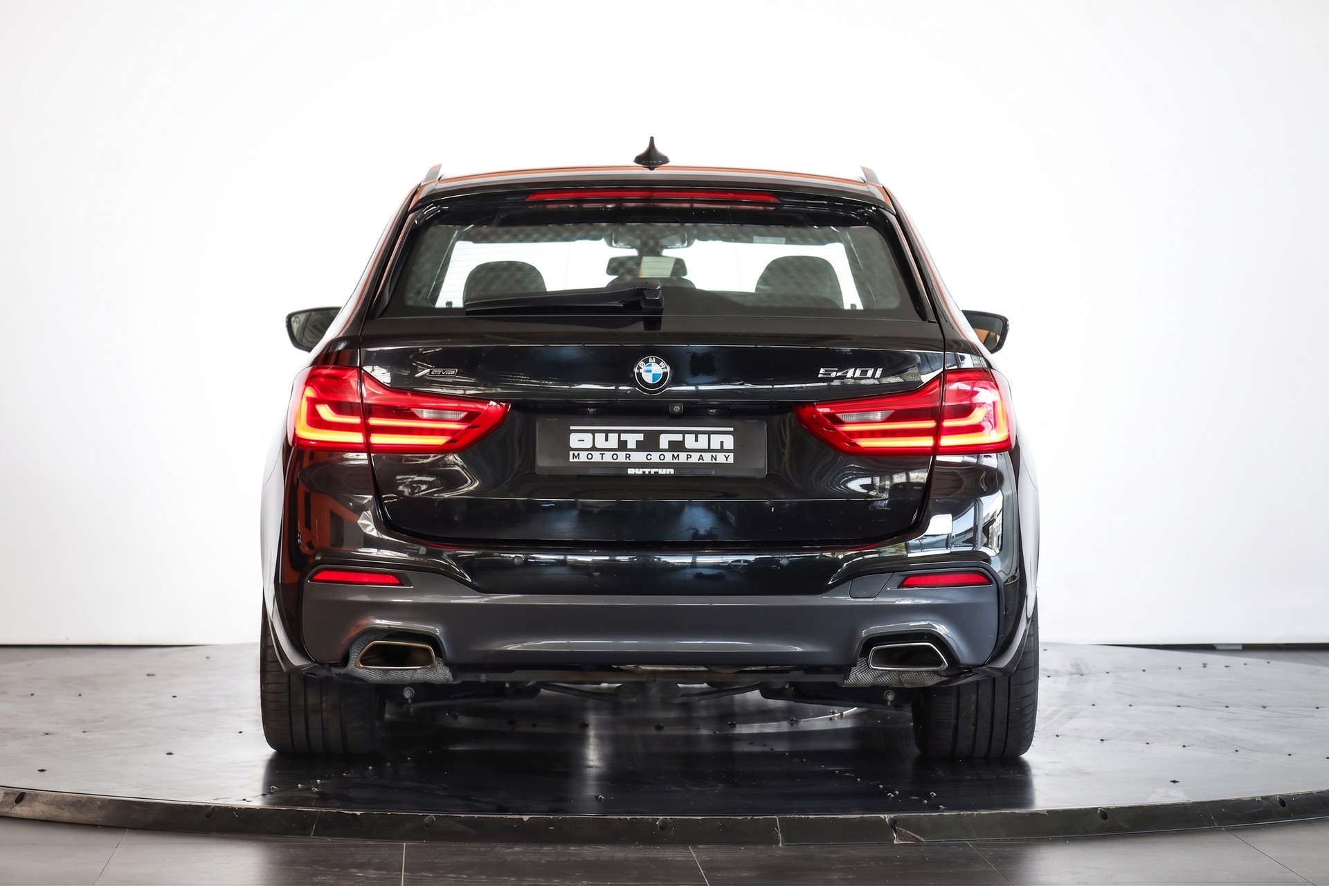 BMW 540i xDrive Touring Steptronic-image-2