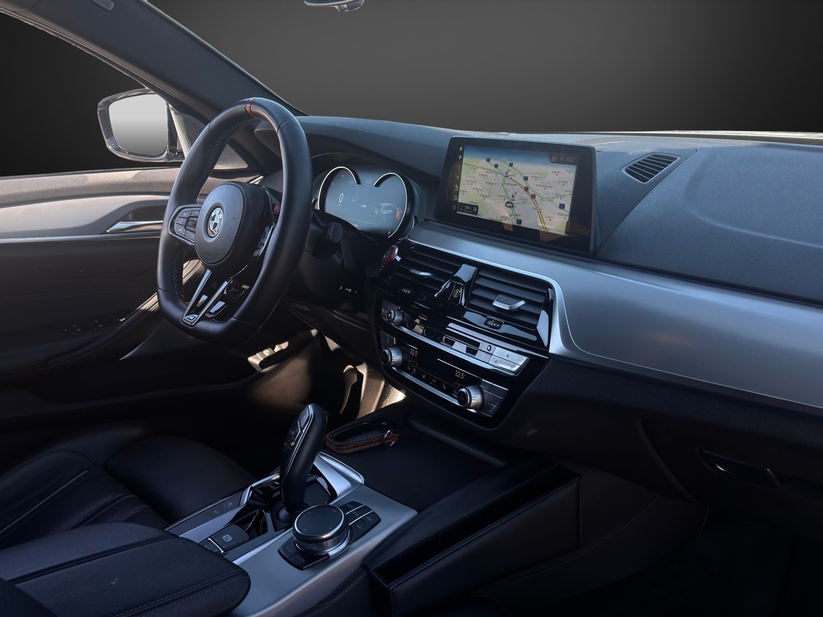 BMW 530i xDrive M-Sportpaket Touring Steptronic mit 252 PS-image-9