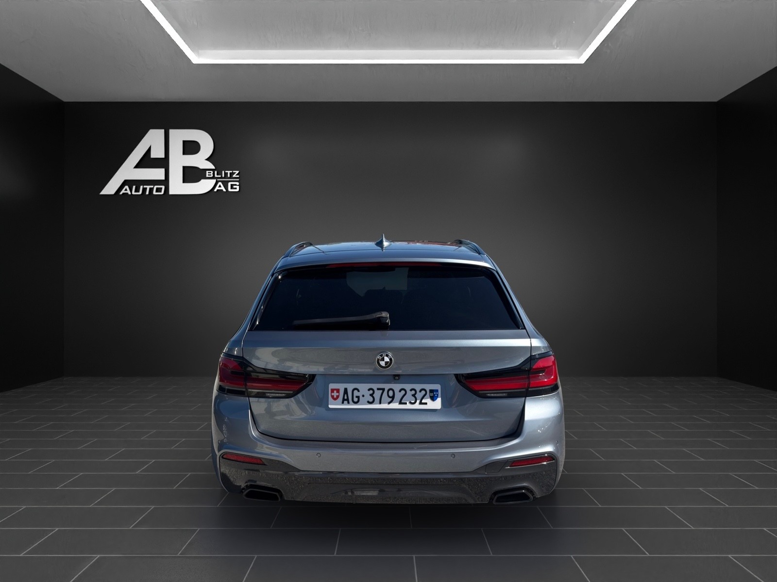 BMW 530i xDrive M-Sportpaket Touring Steptronic mit 252 PS-image-3