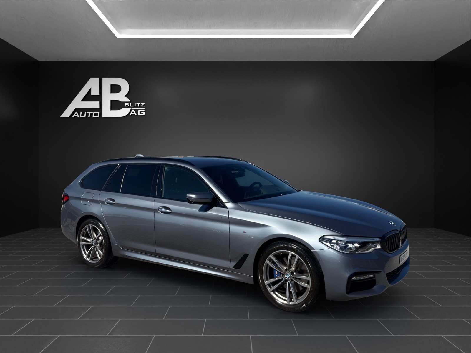 BMW 530i xDrive M-Sportpaket Touring Steptronic mit 252 PS-image-5