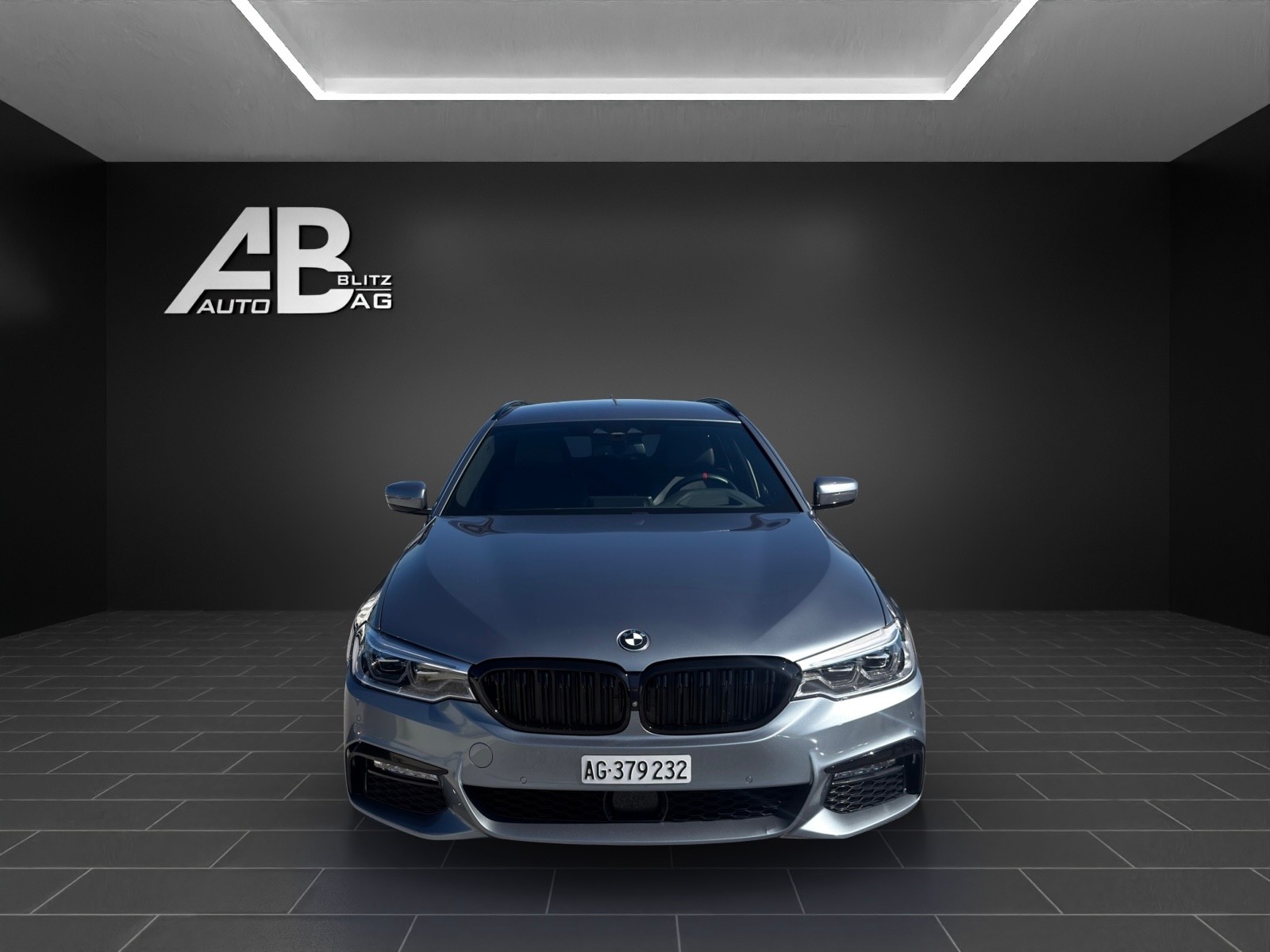 BMW 530i xDrive M-Sportpaket Touring Steptronic mit 252 PS-image-0