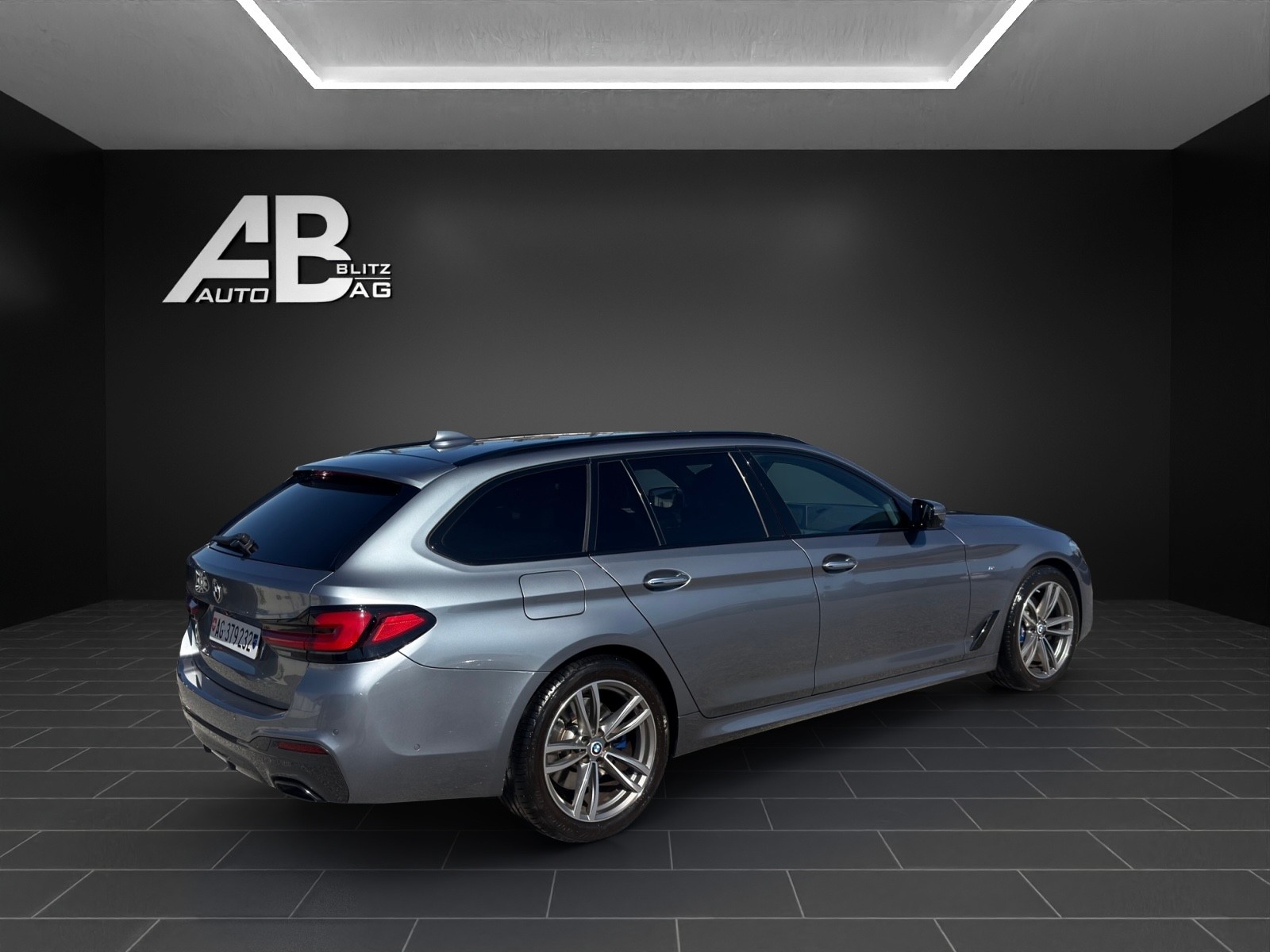 BMW 530i xDrive M-Sportpaket Touring Steptronic mit 252 PS-image-4