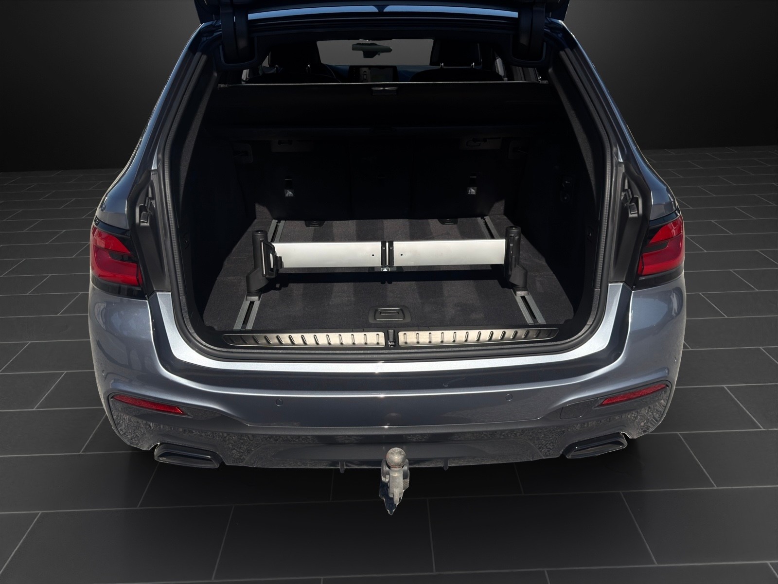 BMW 530i xDrive M-Sportpaket Touring Steptronic mit 252 PS-image-16