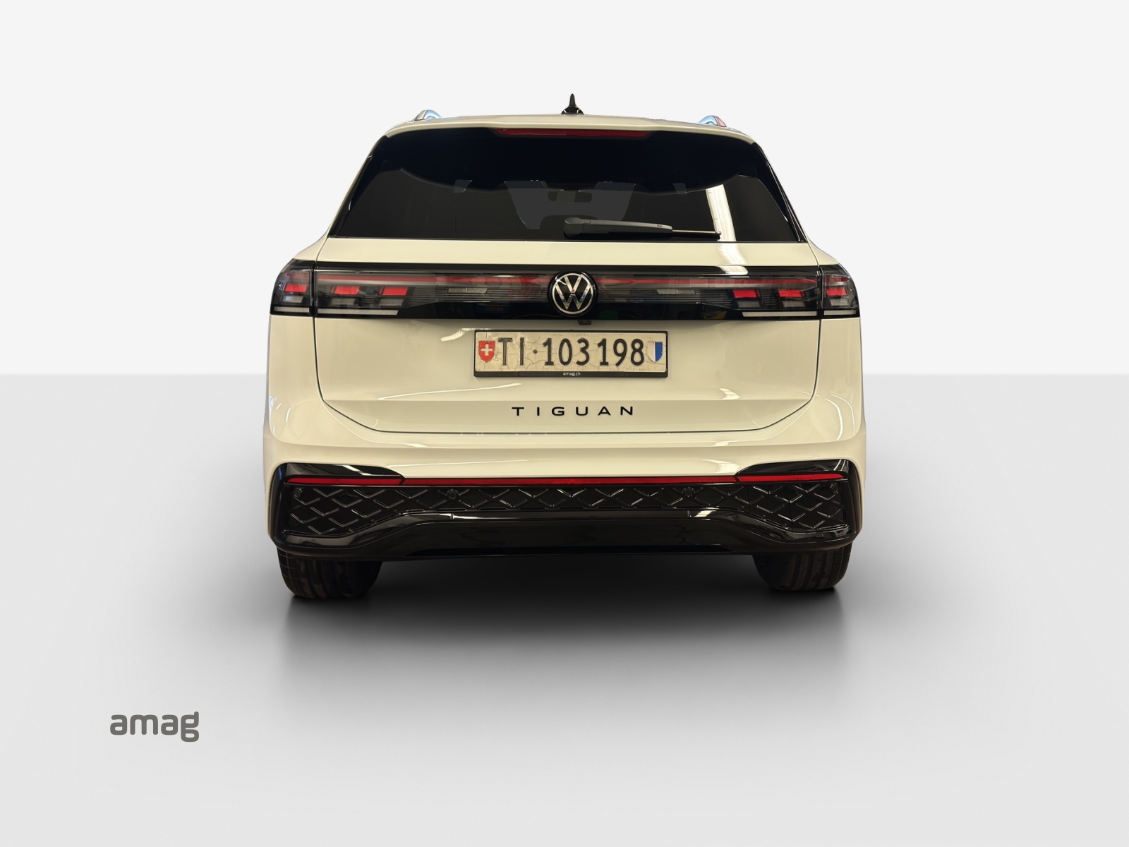 VW Tiguan 2.0 TSI DSG R-Line 4Motion-image-3