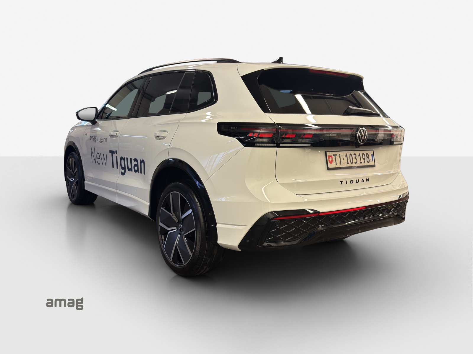 VW Tiguan 2.0 TSI DSG R-Line 4Motion-image-2