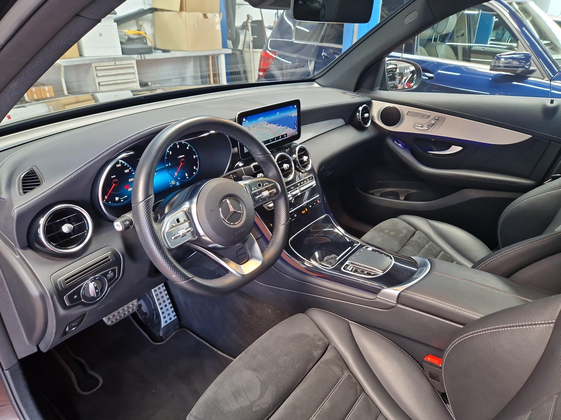 MERCEDES-BENZ GLC 220 d 4MATIC AMG Line-image-4