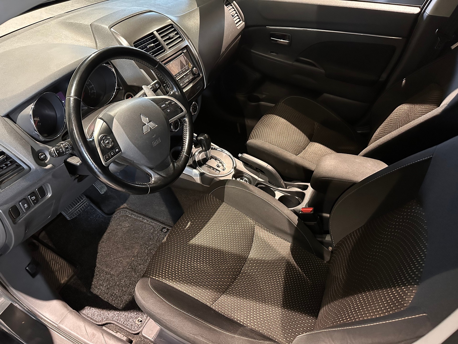 MITSUBISHI ASX 2.2 DID Intense 4WD-image-8