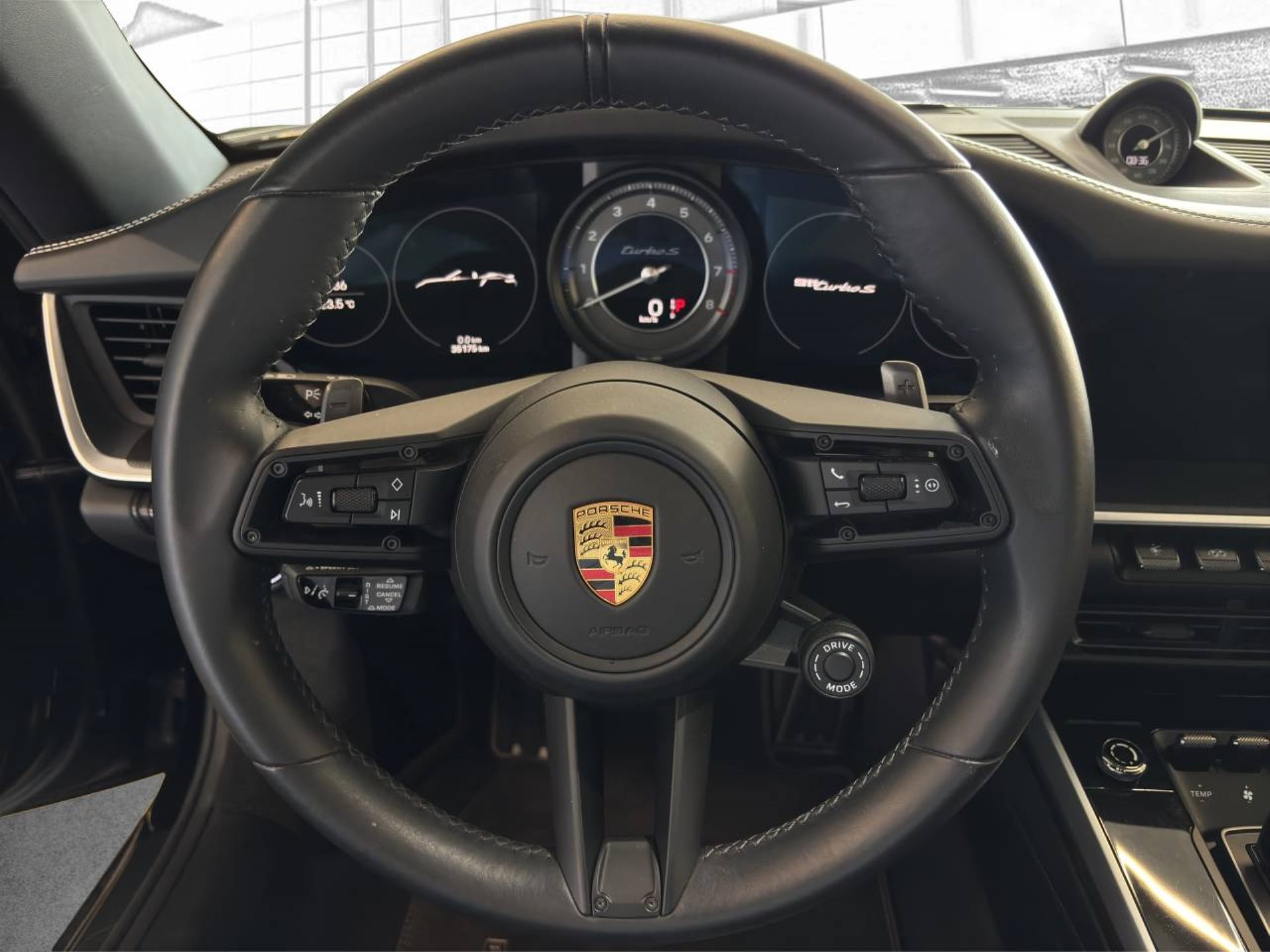 PORSCHE 911 Turbo S Cabriolet-image-3