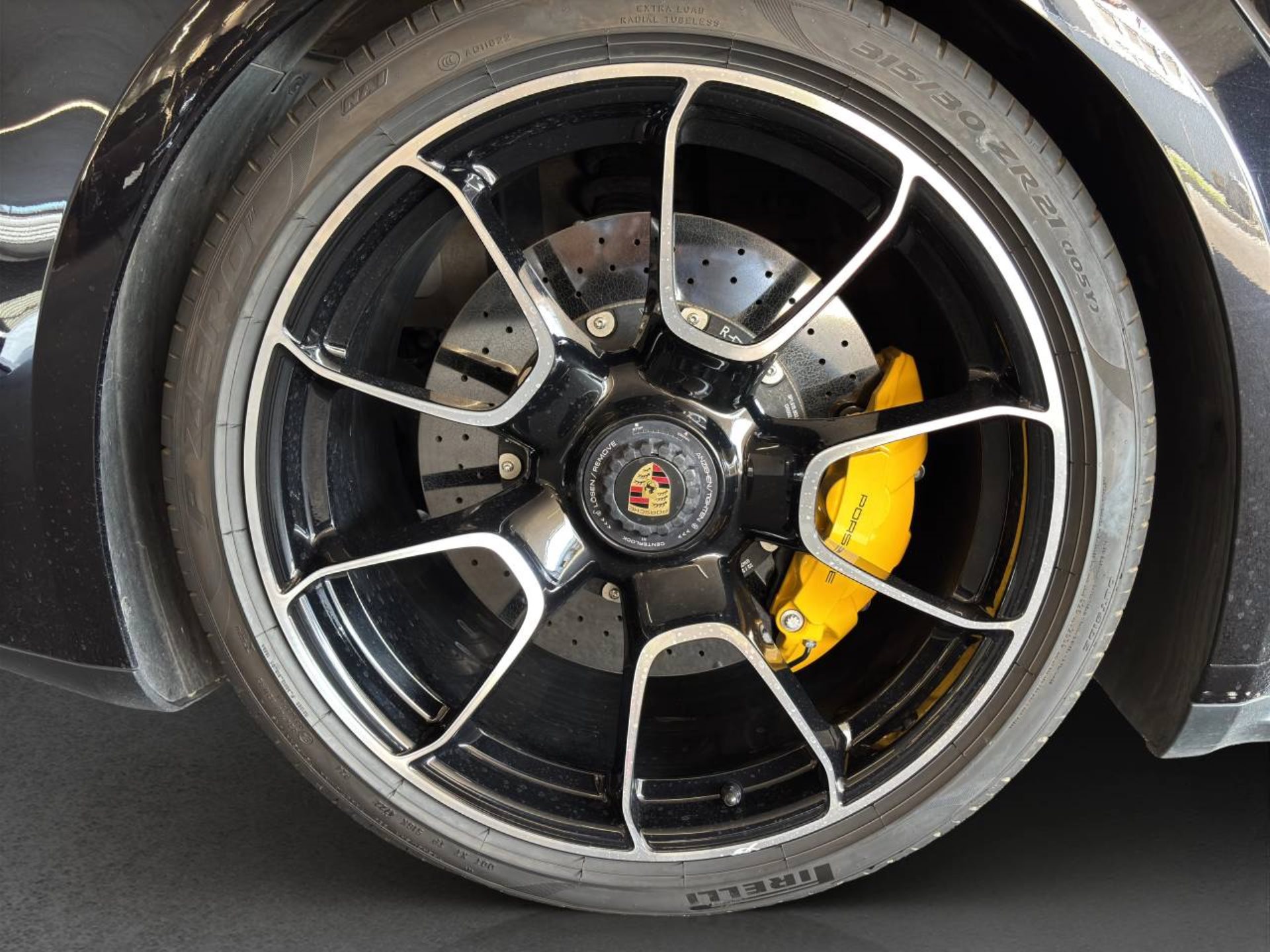 PORSCHE 911 Turbo S Cabriolet-image-11