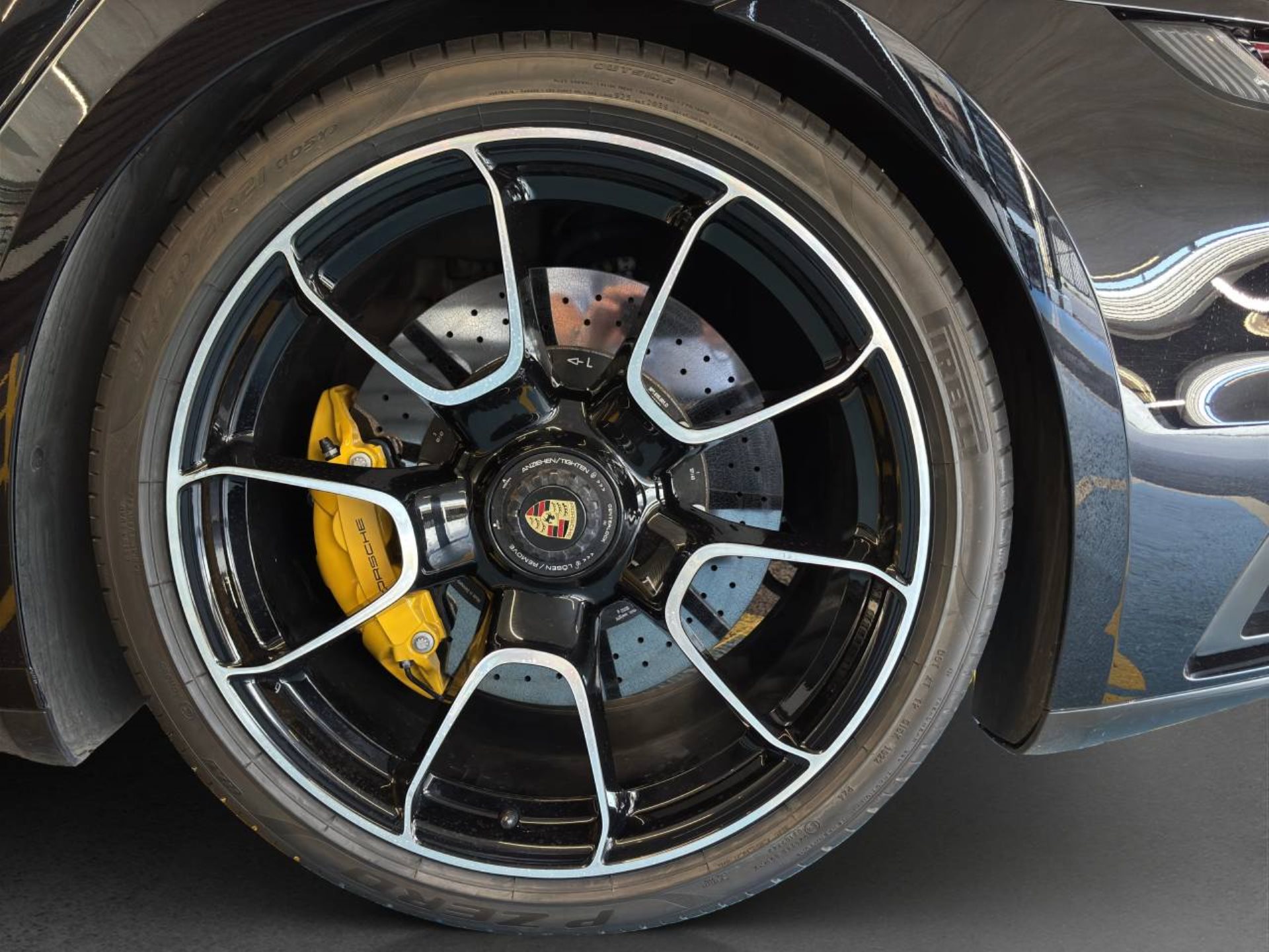 PORSCHE 911 Turbo S Cabriolet-image-10