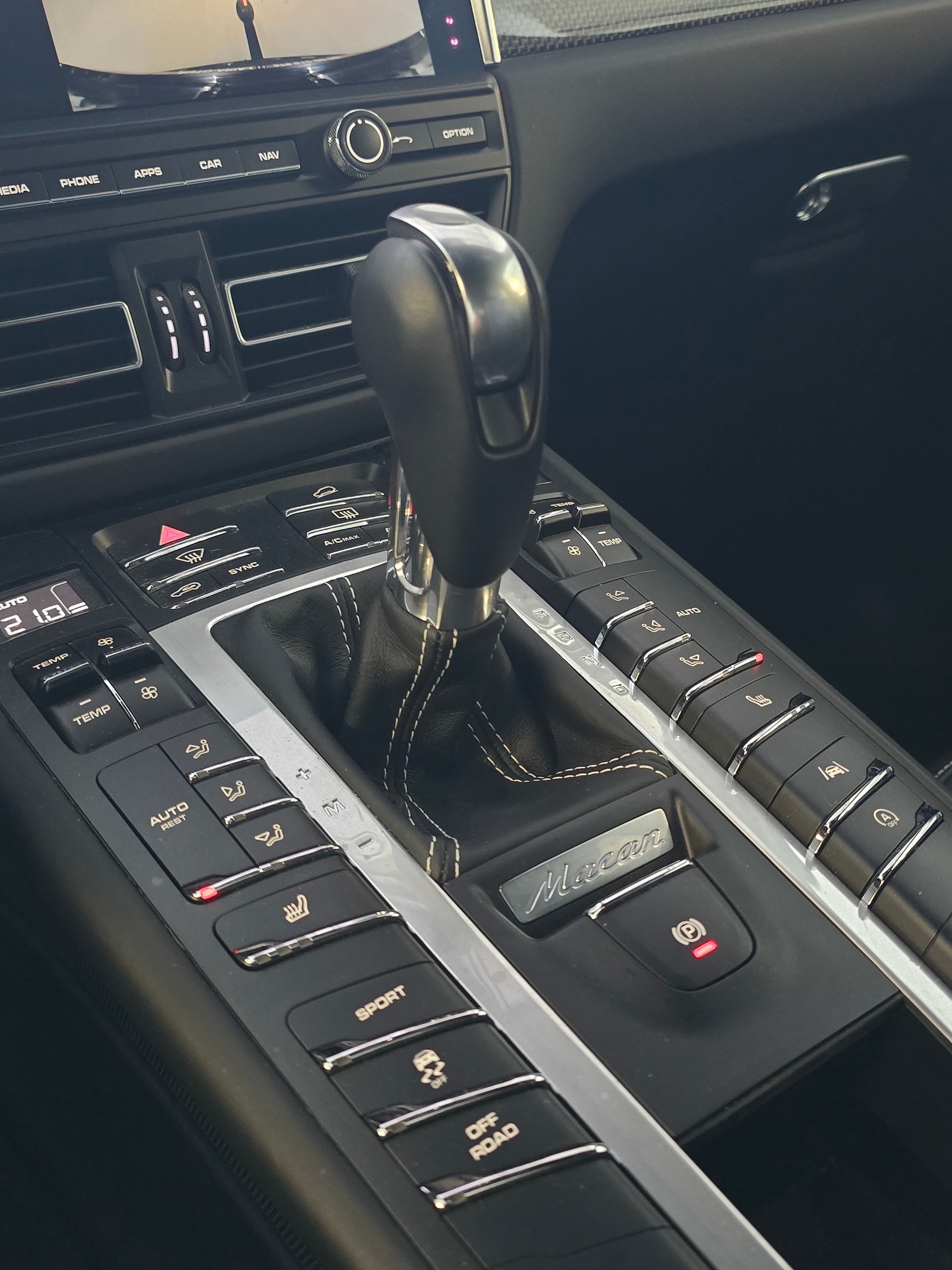 PORSCHE Macan S PDK-image-15