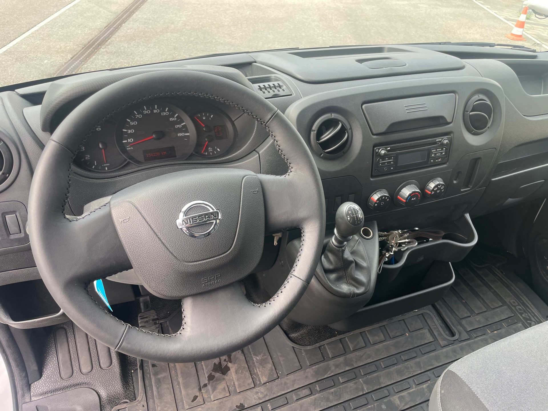 NISSAN NV400 F35.13 L2H2 Frisch MFK-image-10
