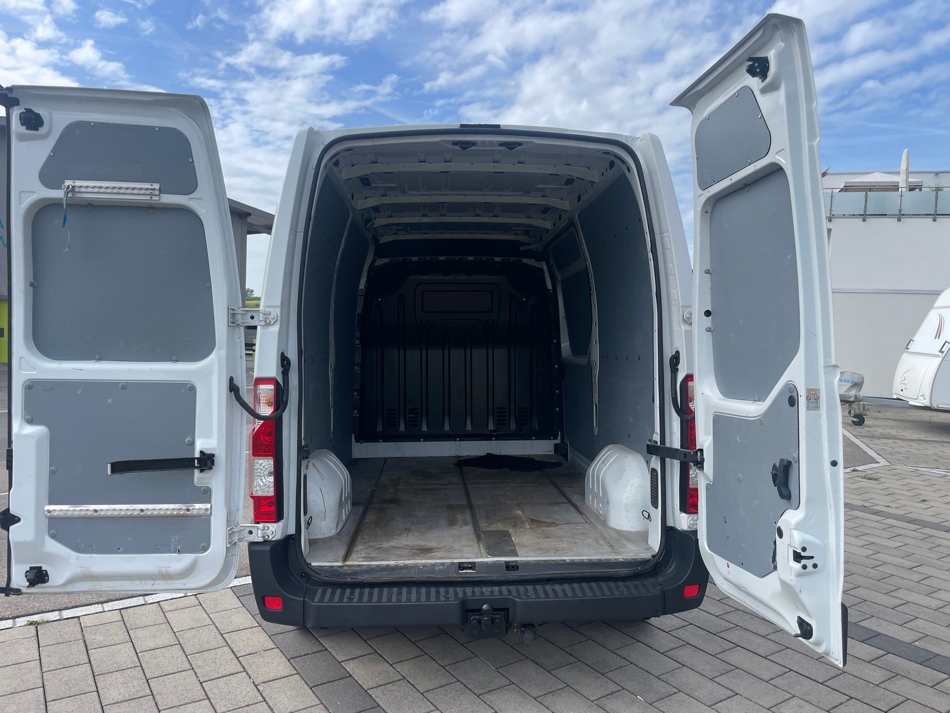 NISSAN NV400 F35.13 L2H2 Frisch MFK-image-9